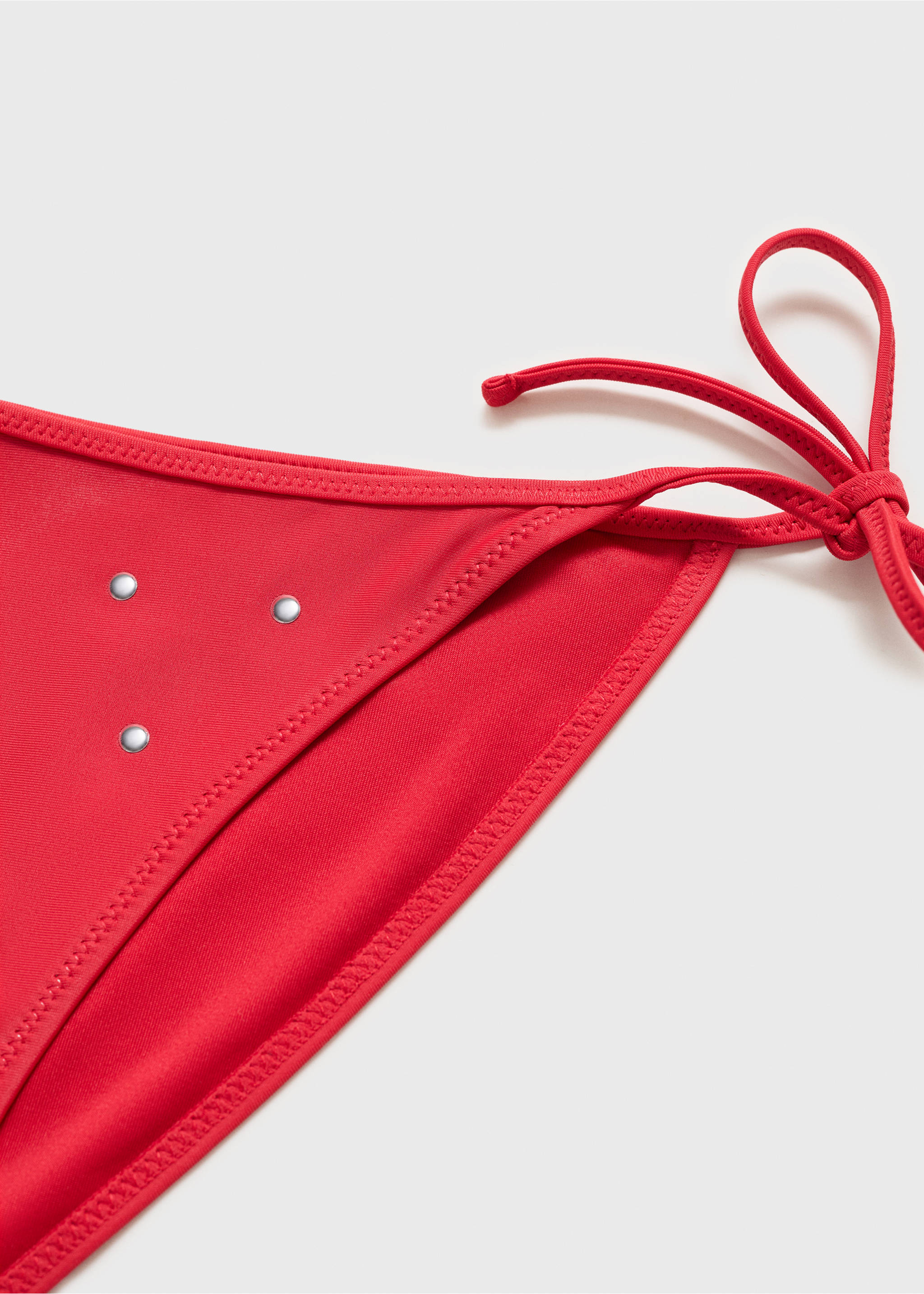 Bikini bottoms with metallic appliqués - Details of the article 8, Red. Ref: 87019216-00.