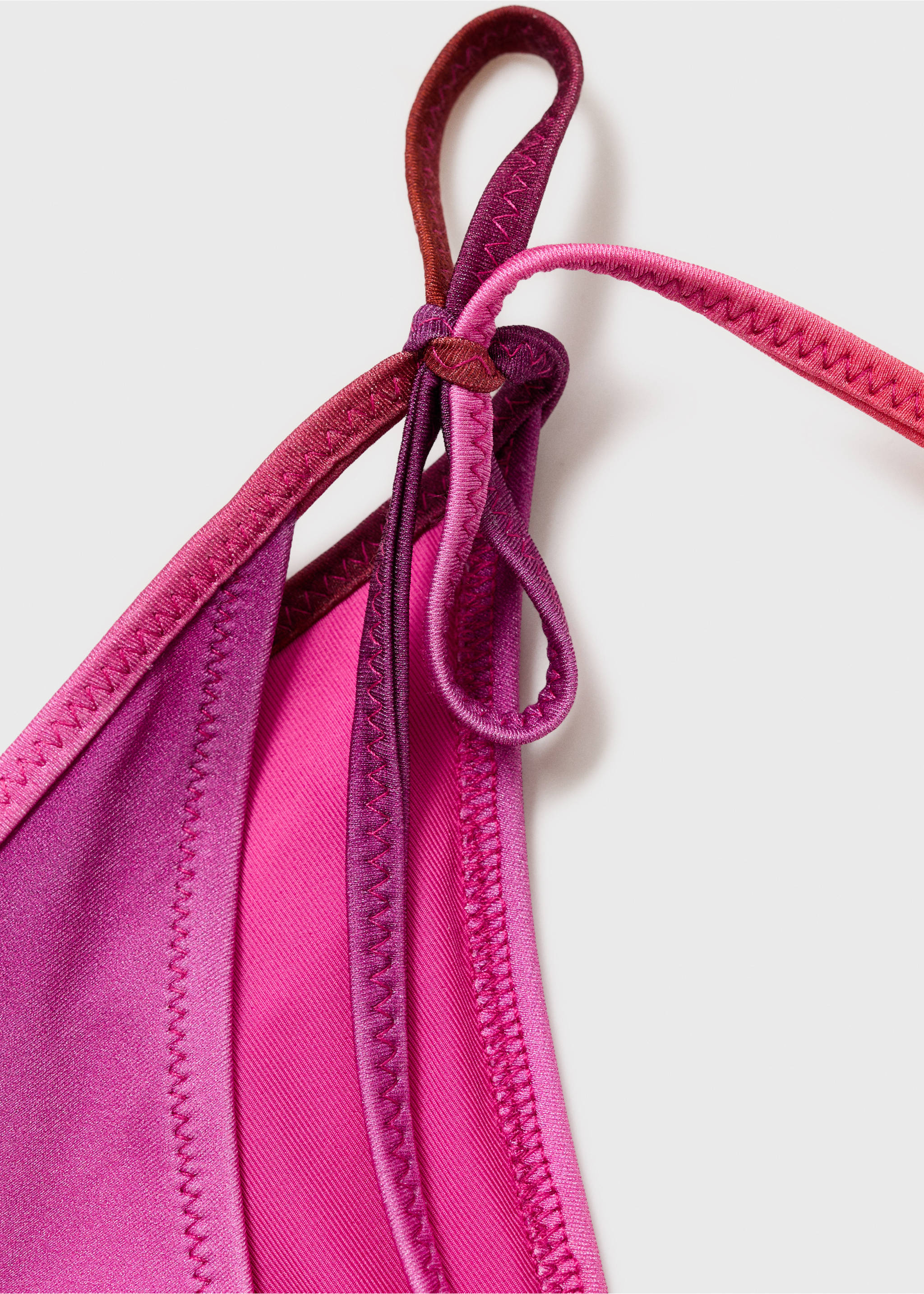 Bikini-Slip mit Farbverlauf und glänzendem Finish - Detail des Artikels 8, Fuchsia. Ref: 87019217-00.