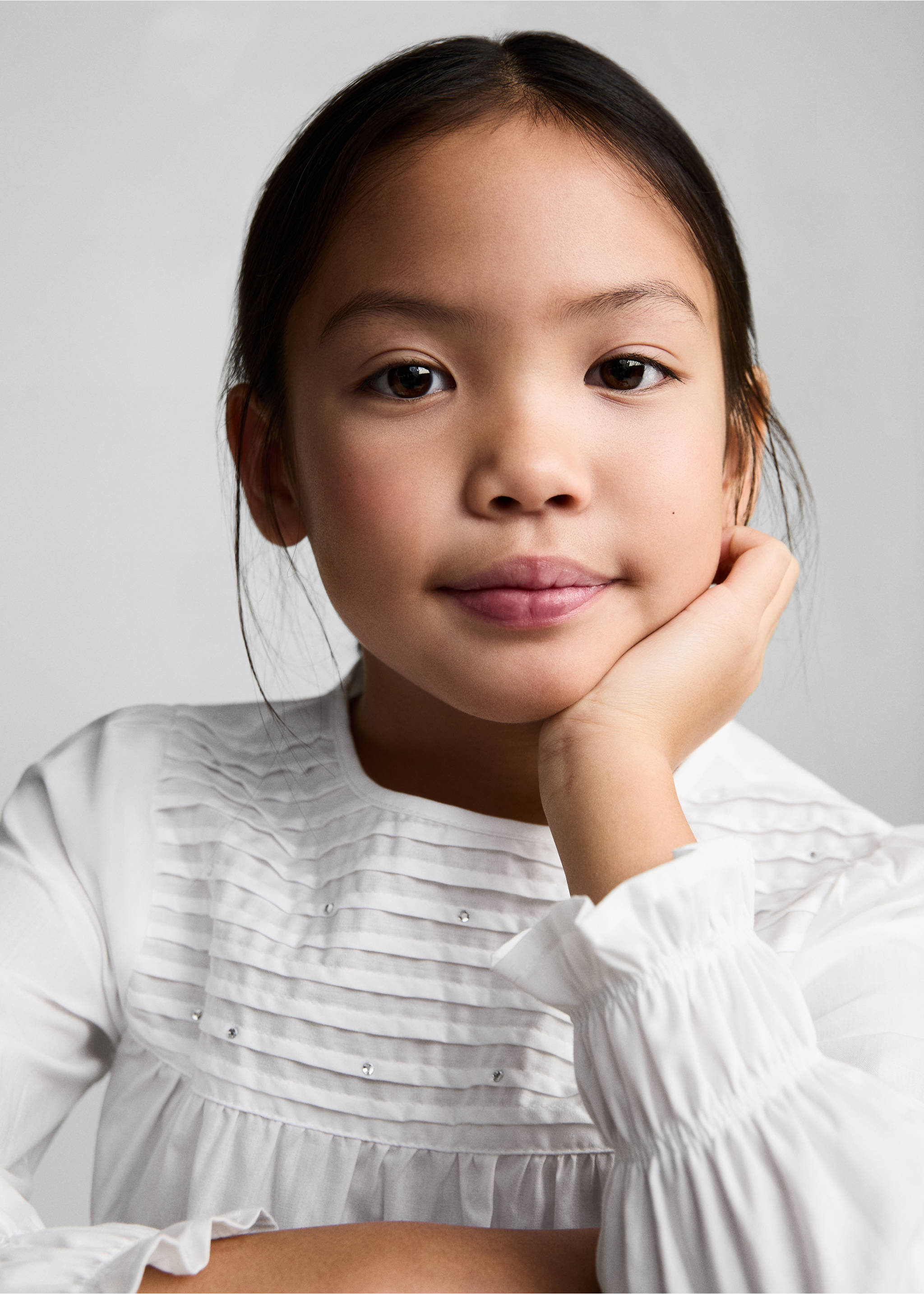 Plisszírozott blúz strasszkövekkel - A termék adatai 1, Fehér. Ref: 87020257-00.