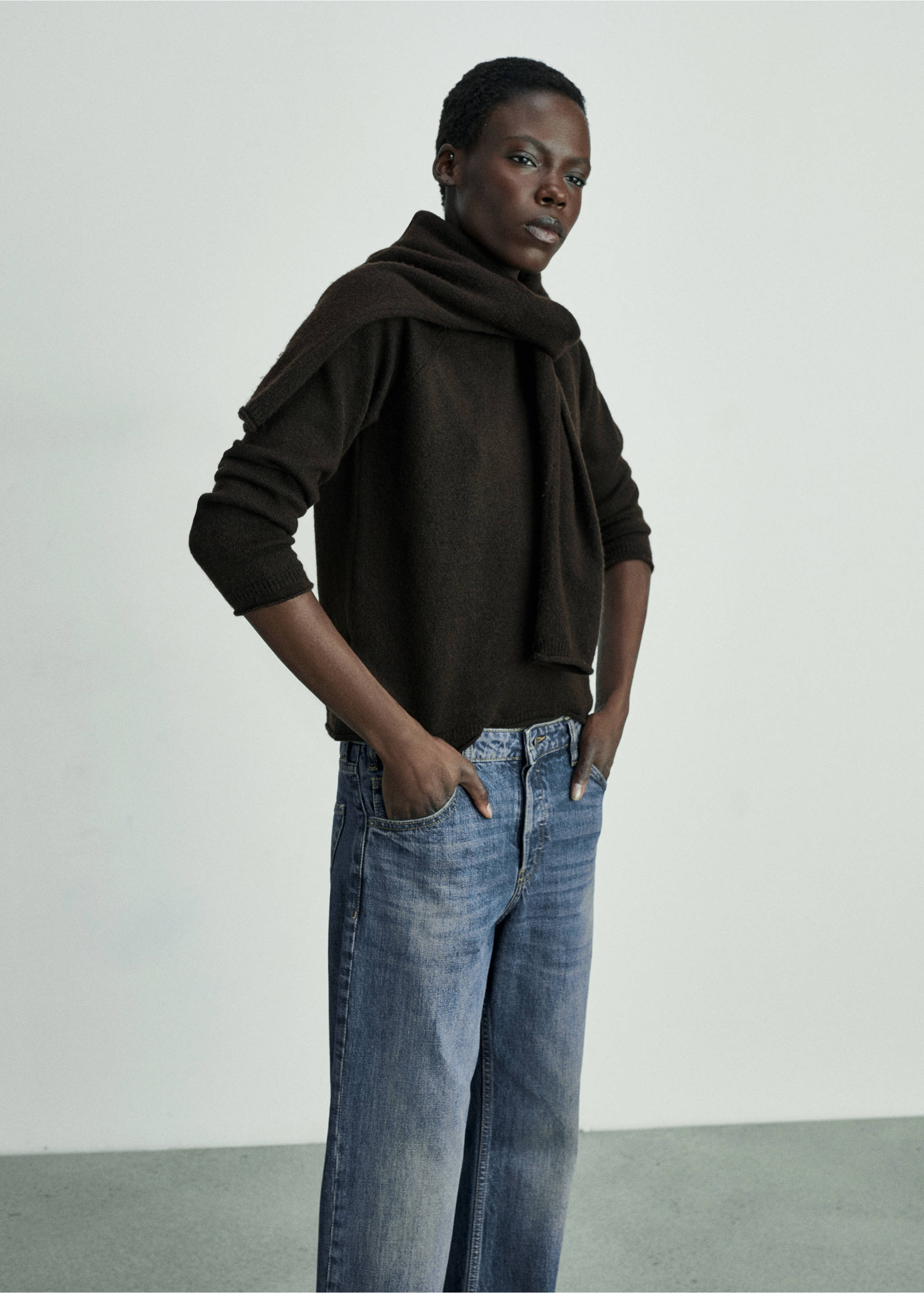 Mid-rise straight jeans - Details of the article 1, Dark Blue. Ref: 87020429-00.