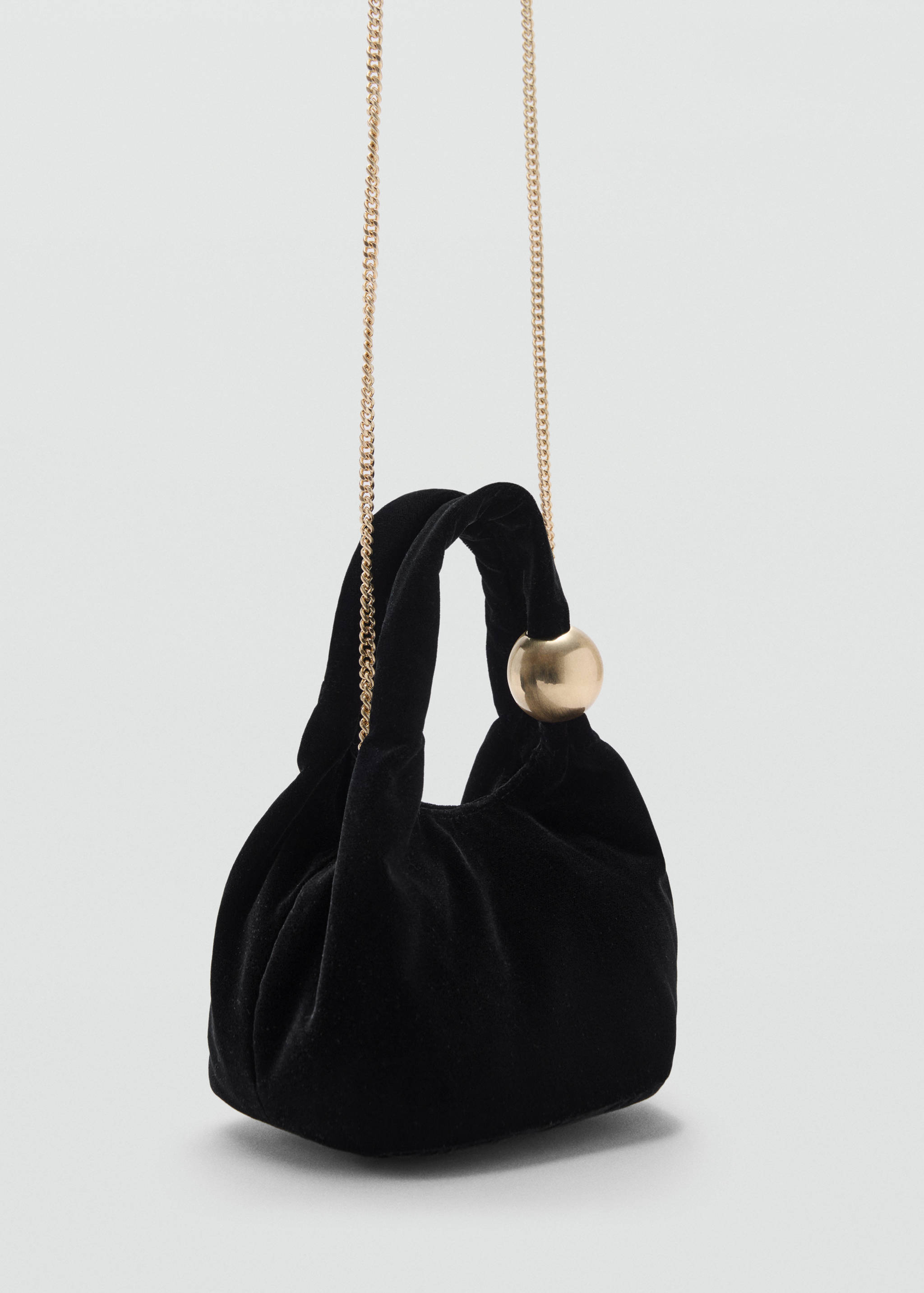 Sac velours détail boule - Plan moyen