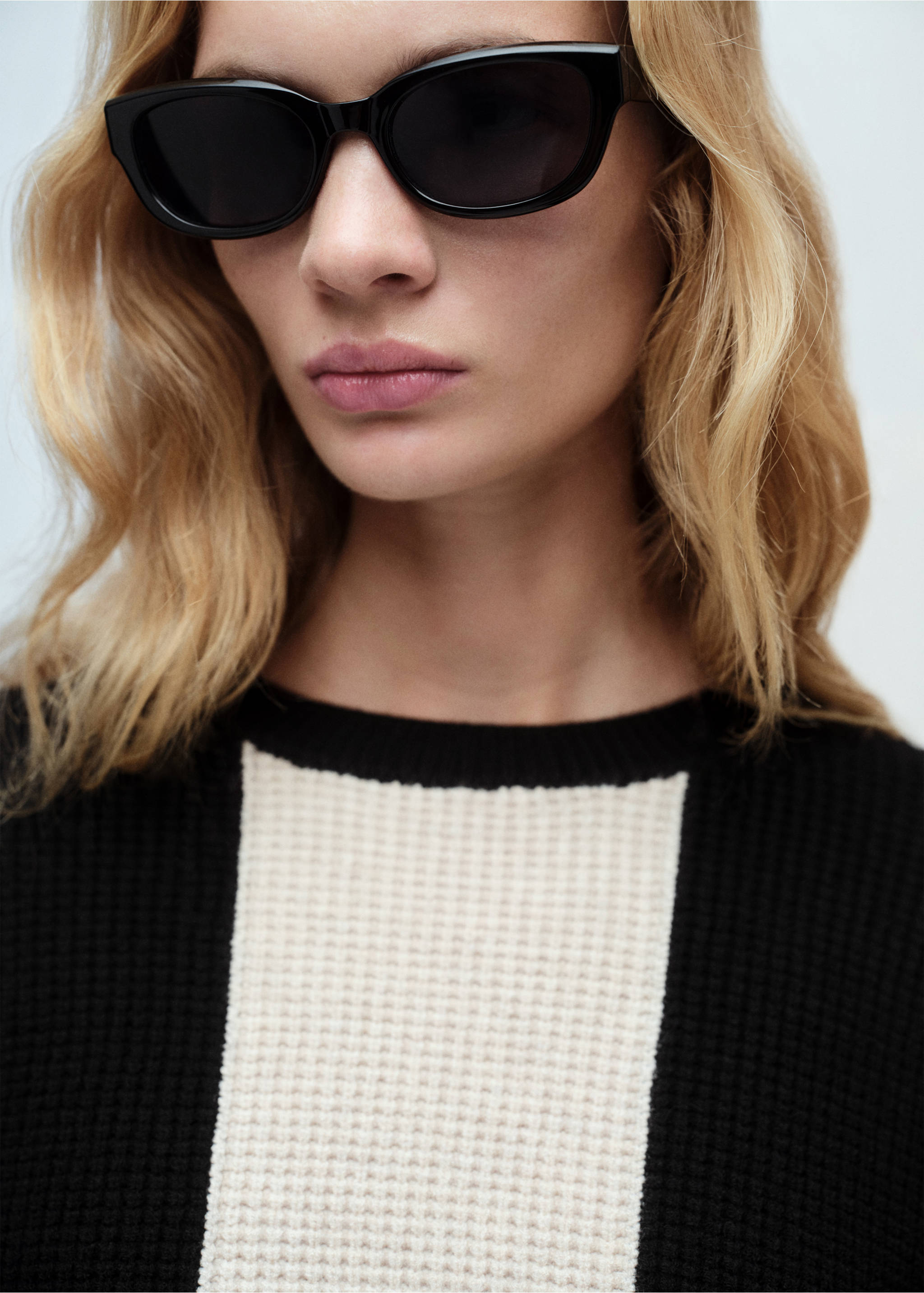 Pull-over en maille à rayures - Détail de l'article 1, Noir. Ref: 87020435-00.