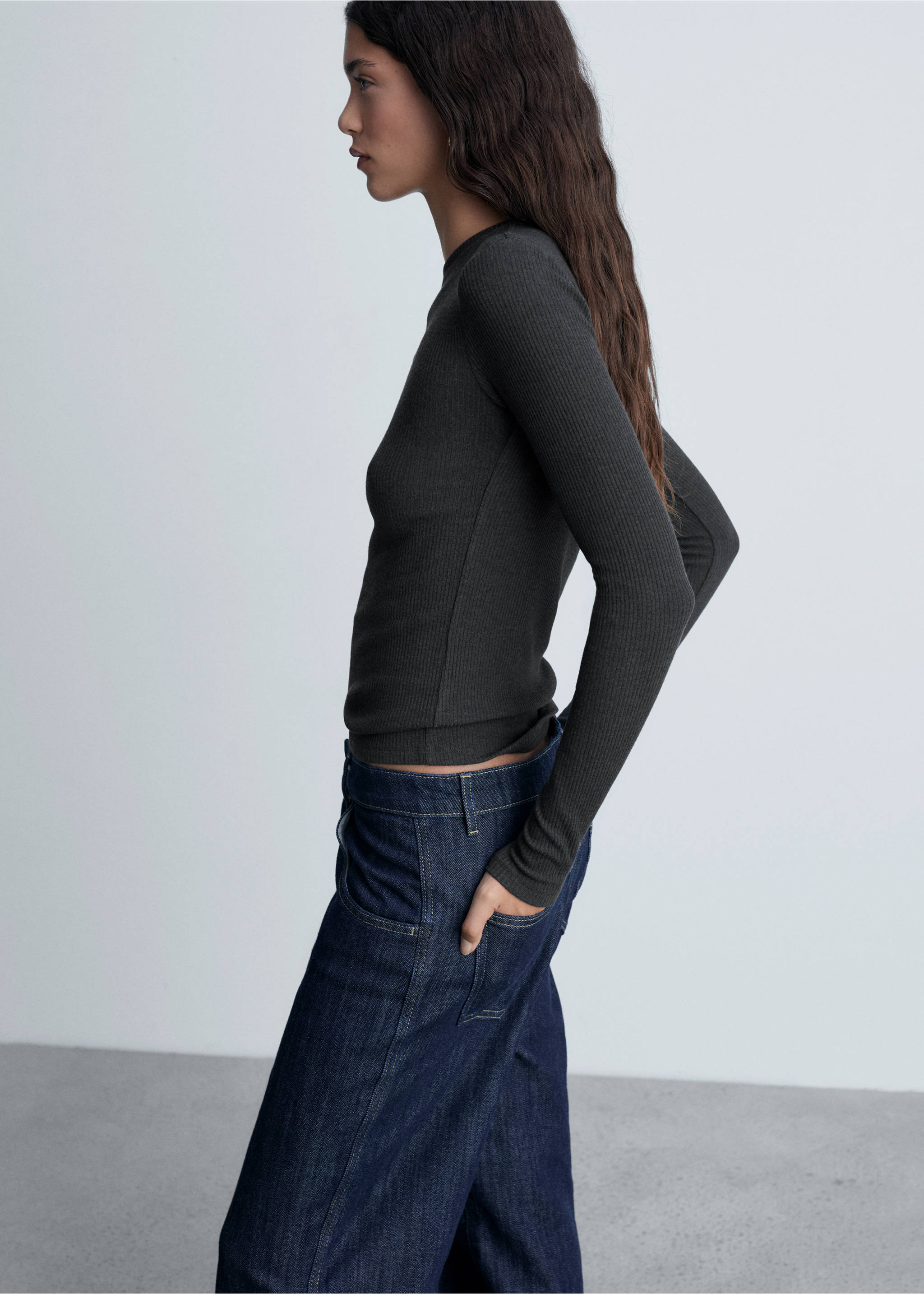 Samarreta màniga llarga canalé - Detall de l'article 1, Gris antracita. Ref: 87020444-00.