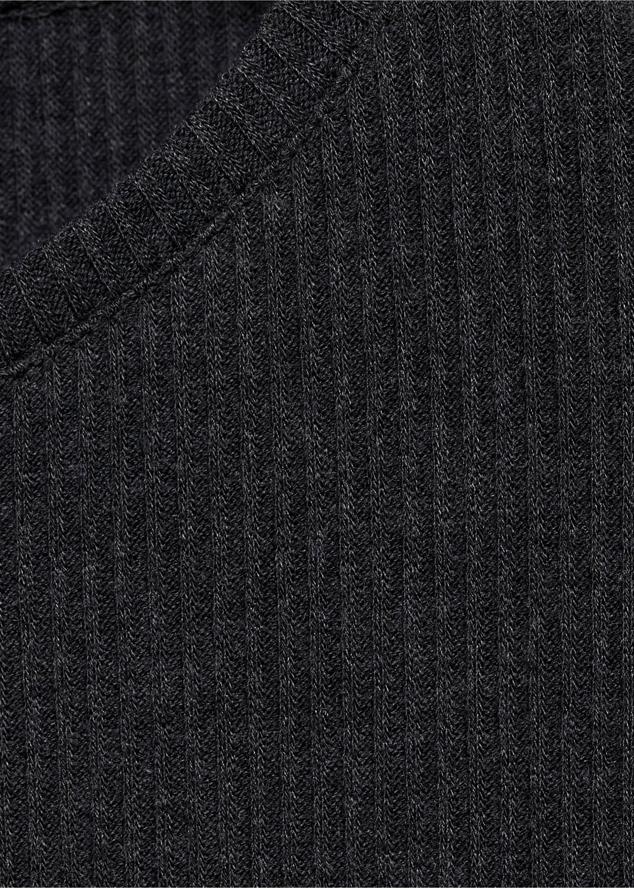 Samarreta màniga llarga canalé - Detall de l'article 8, Gris antracita. Ref: 87020444-00.