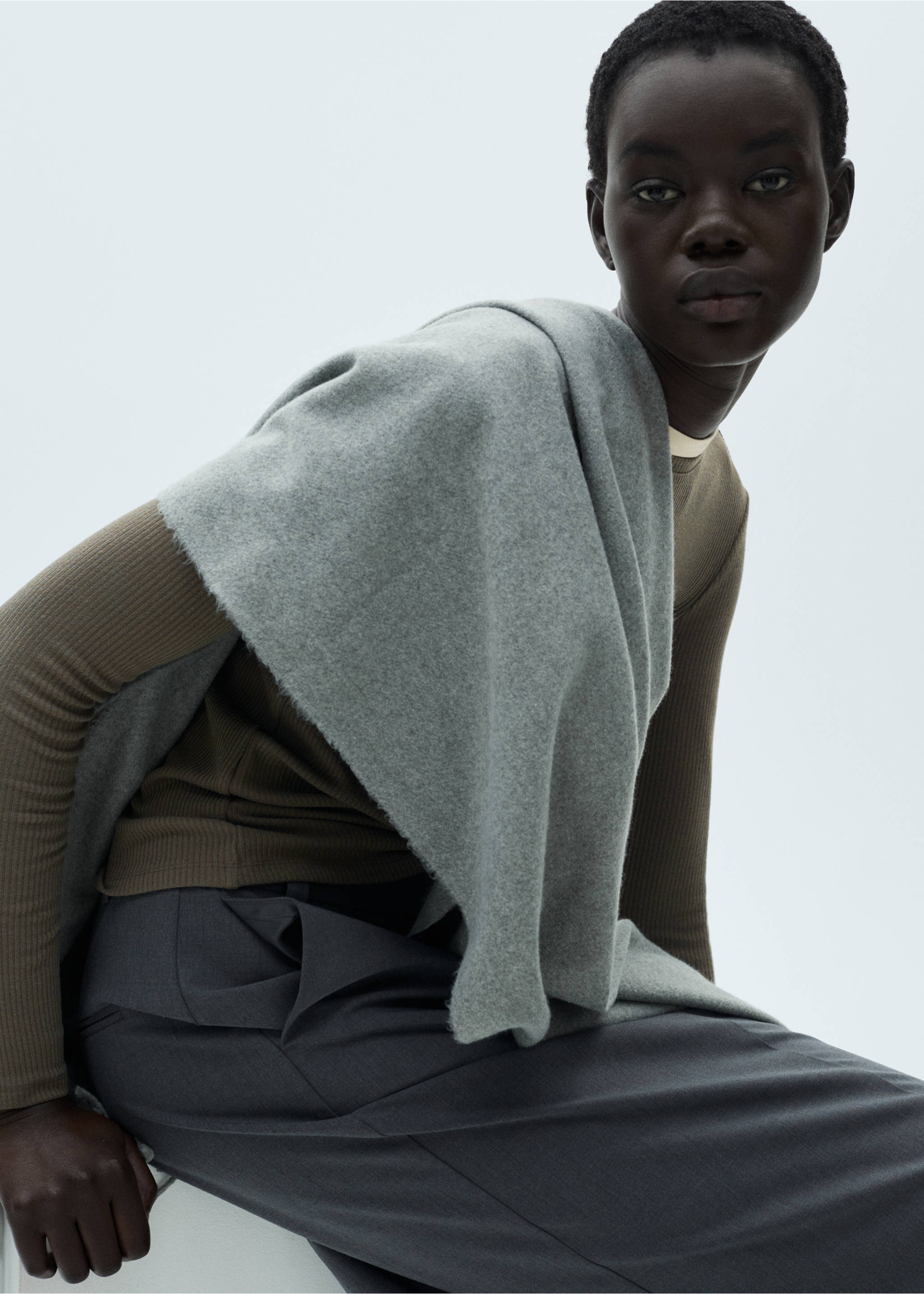 Hosszú ujjú, bordázott anyagú felső - A termék adatai 2, Khaki. Ref: 87020445-00.