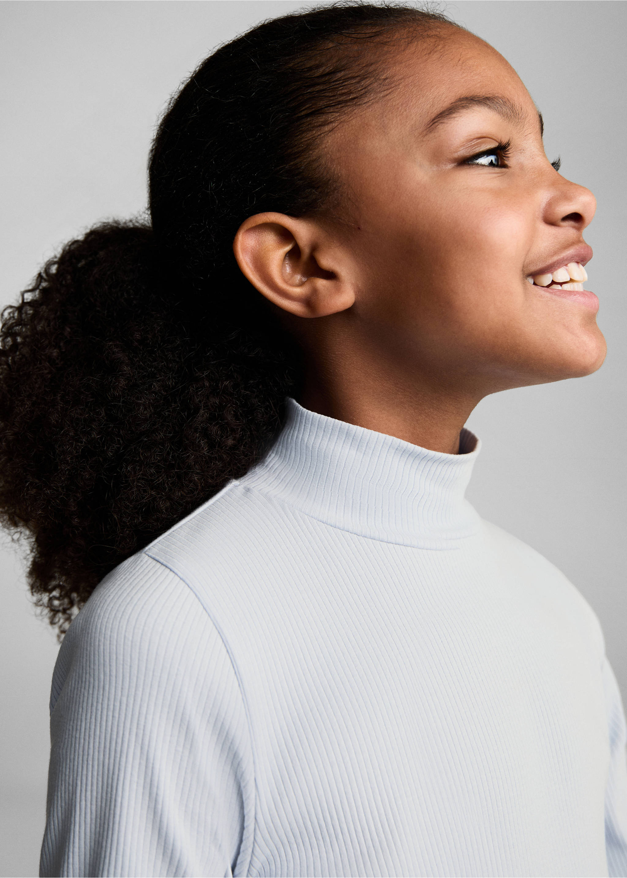 Geripptes T-Shirt mit hohem Kragen - Detail des Artikels 1, Himmelblau. Ref: 87020447-00.