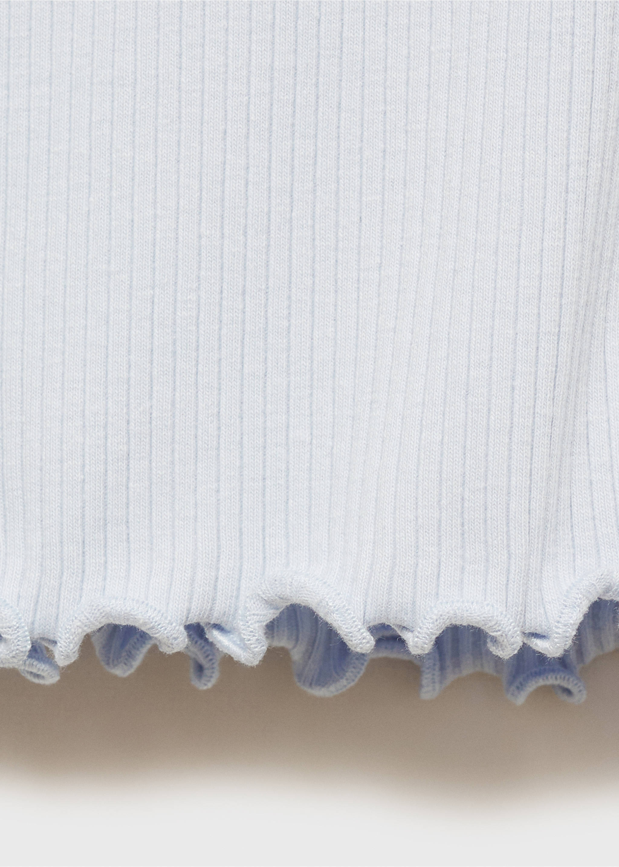 Geripptes T-Shirt mit hohem Kragen - Detail des Artikels 0, Himmelblau. Ref: 87020447-00.