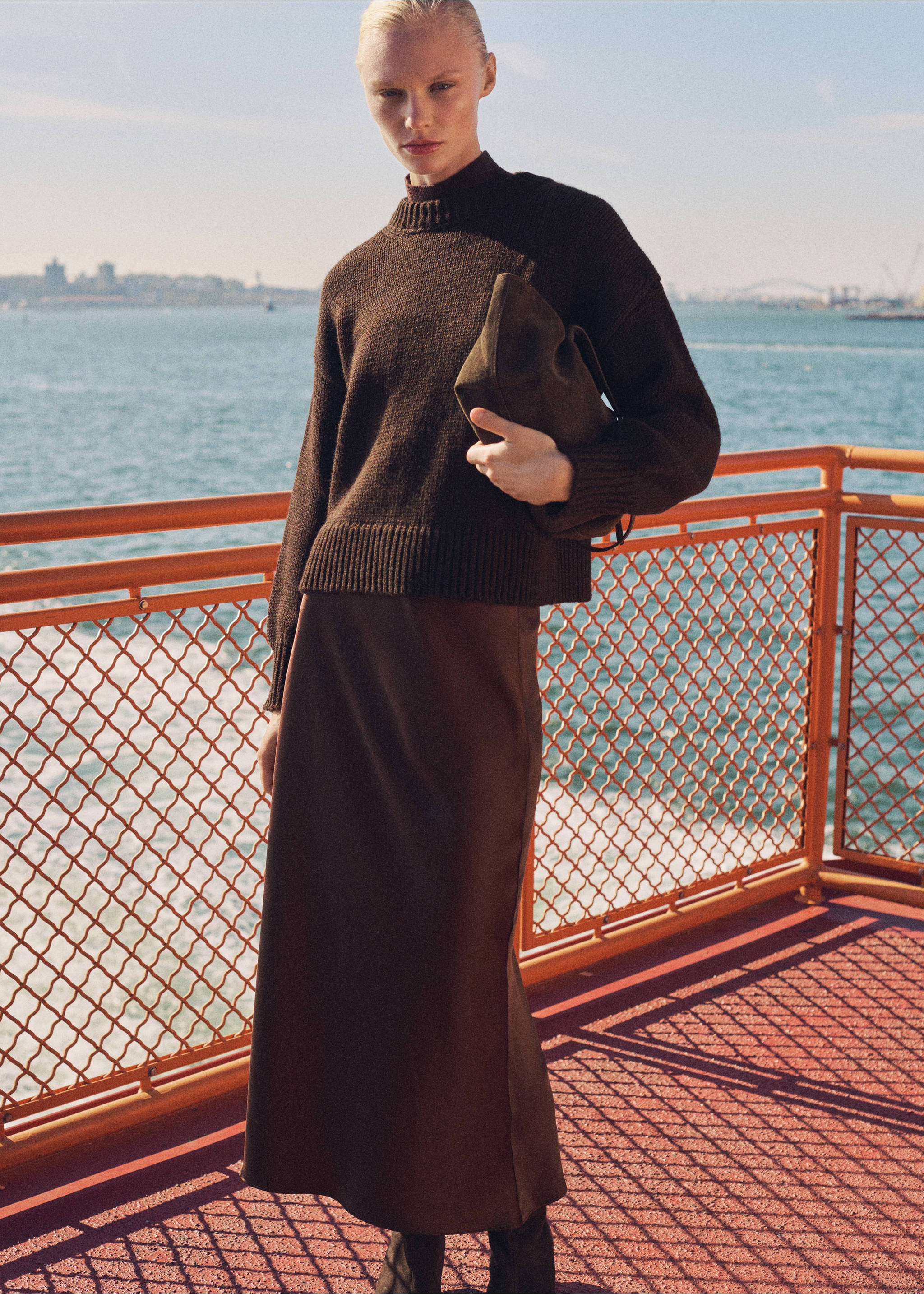 Chunky-knit sweater with ribbed trims - Details of the article 7, Brown. Ref: 87020457-00.