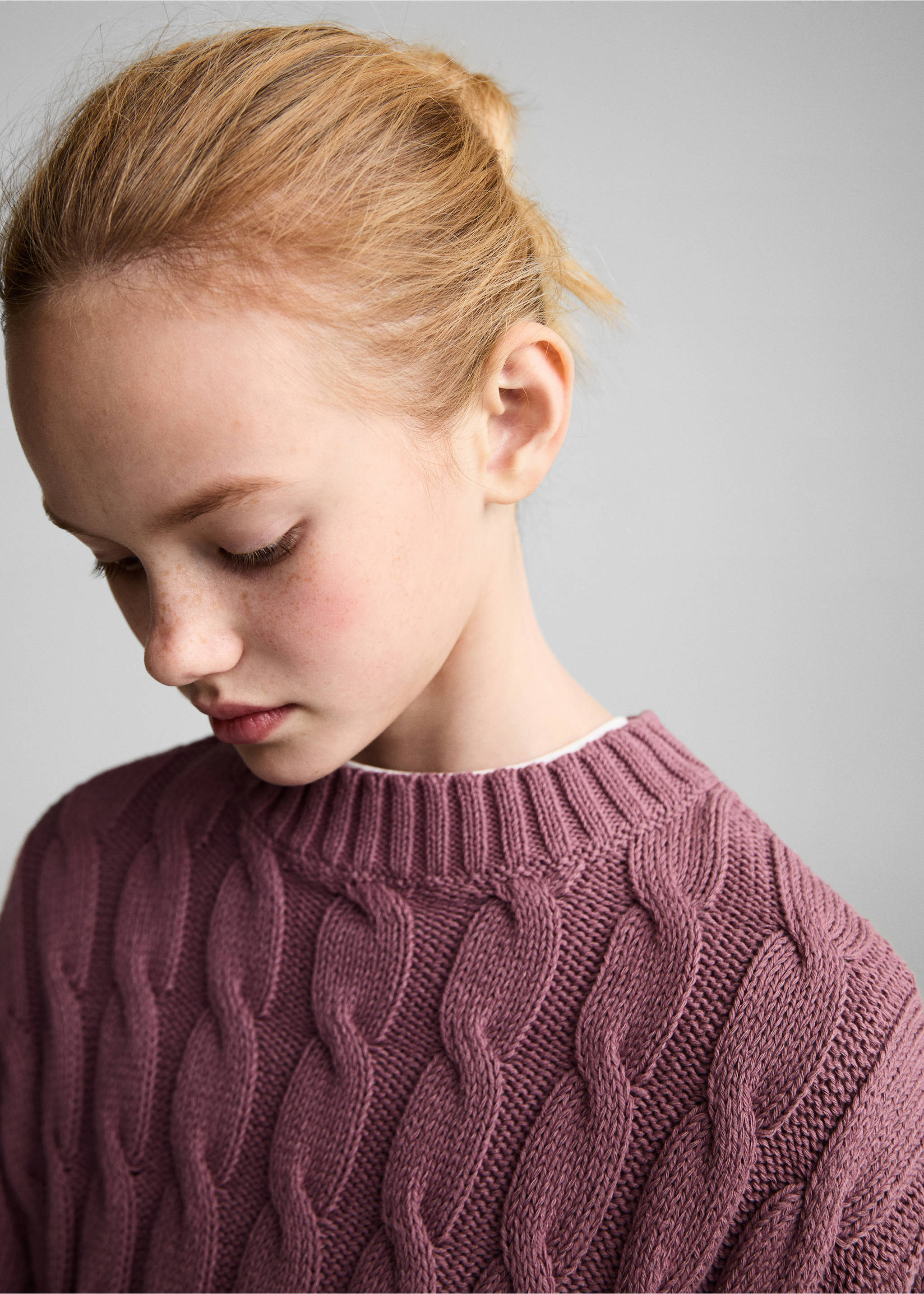 Braided knitted sweater - Details of the article 1, Cherry. Ref: 87020458-00.