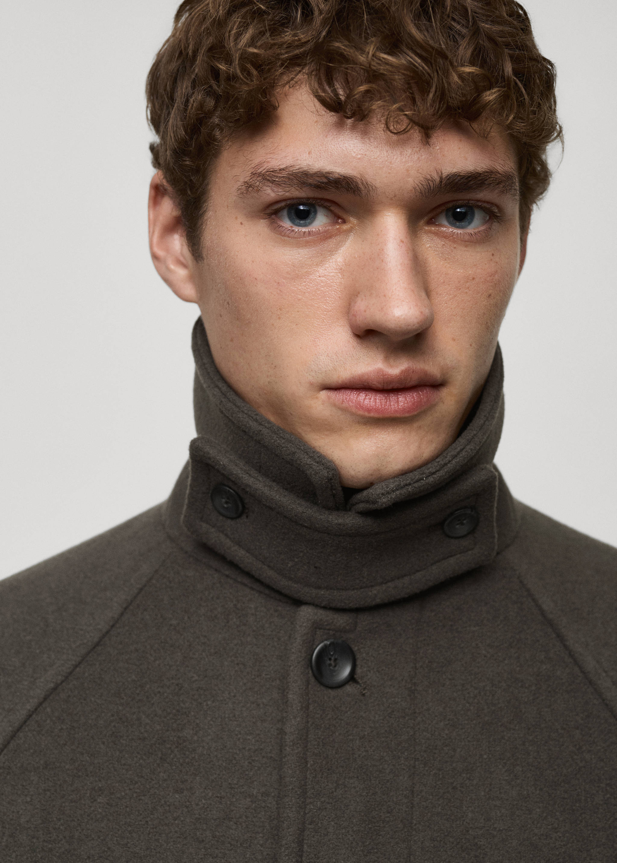 Langer Mantel aus recycelter Wolle - Detail des Artikels 1