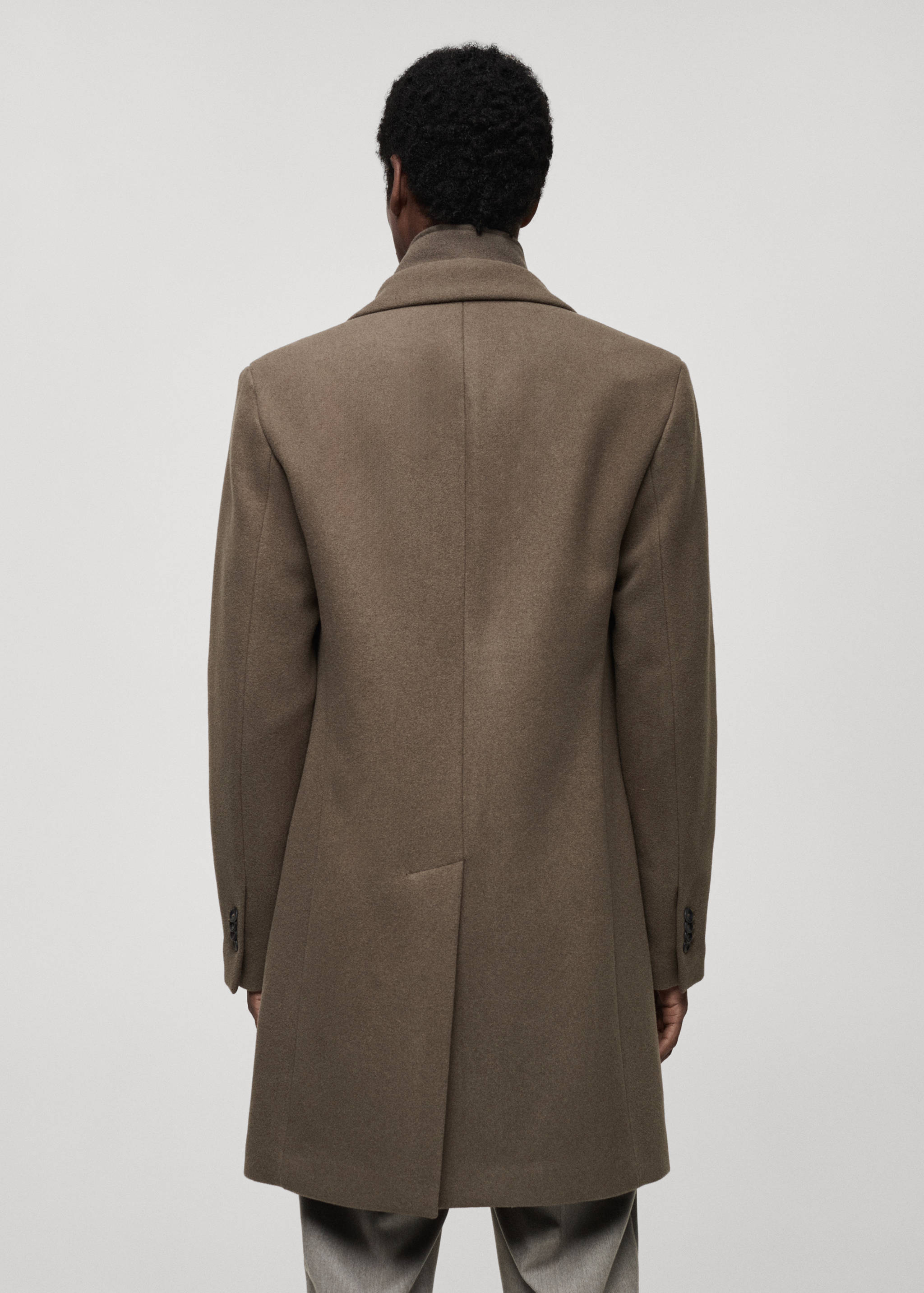 Wool coat with detachable collar - Reverse of the article