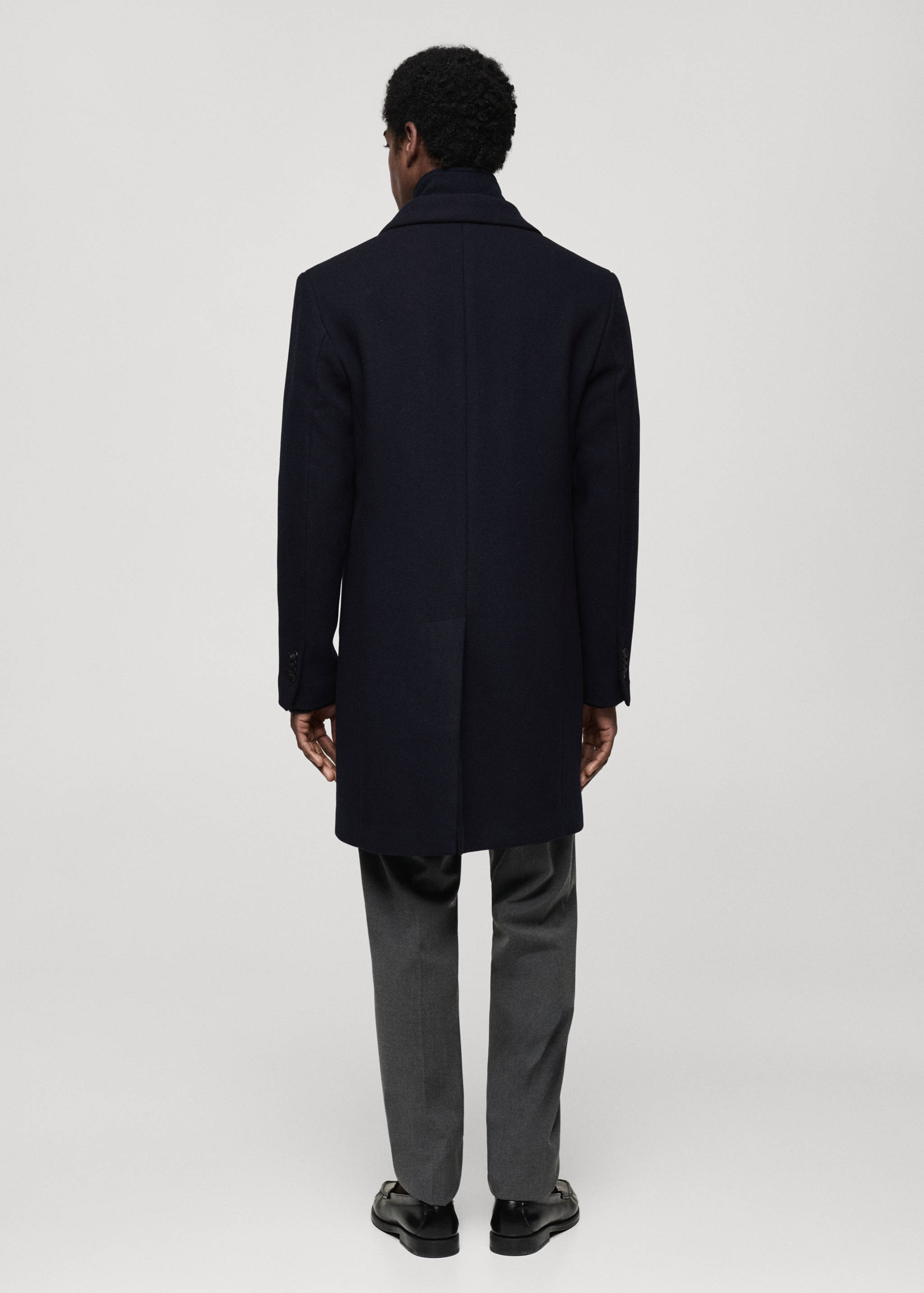 Wool coat with detachable collar - Reverse of the article