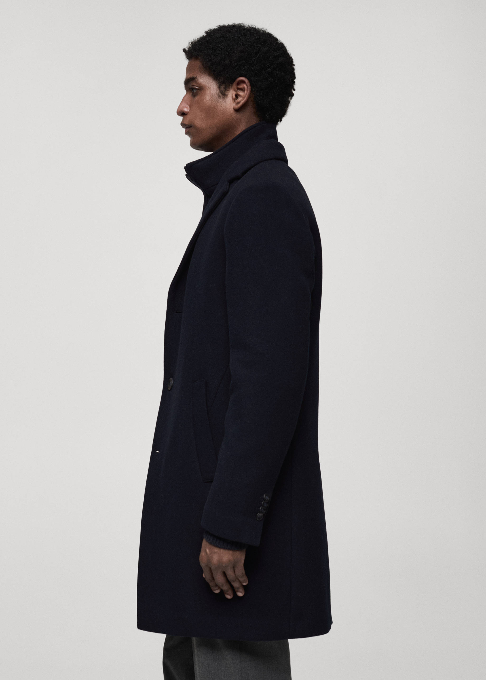 Wool coat with detachable collar - Details of the article 2