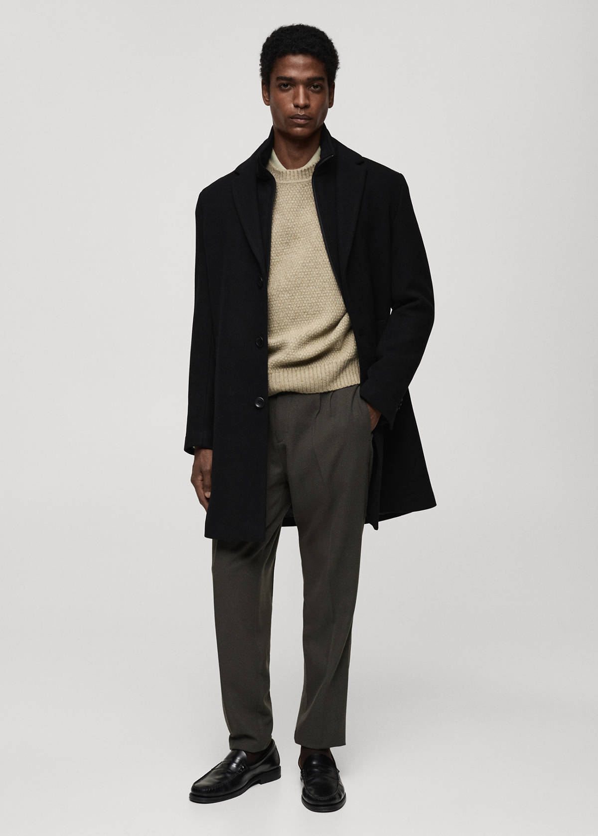 Wool coat with detachable collar