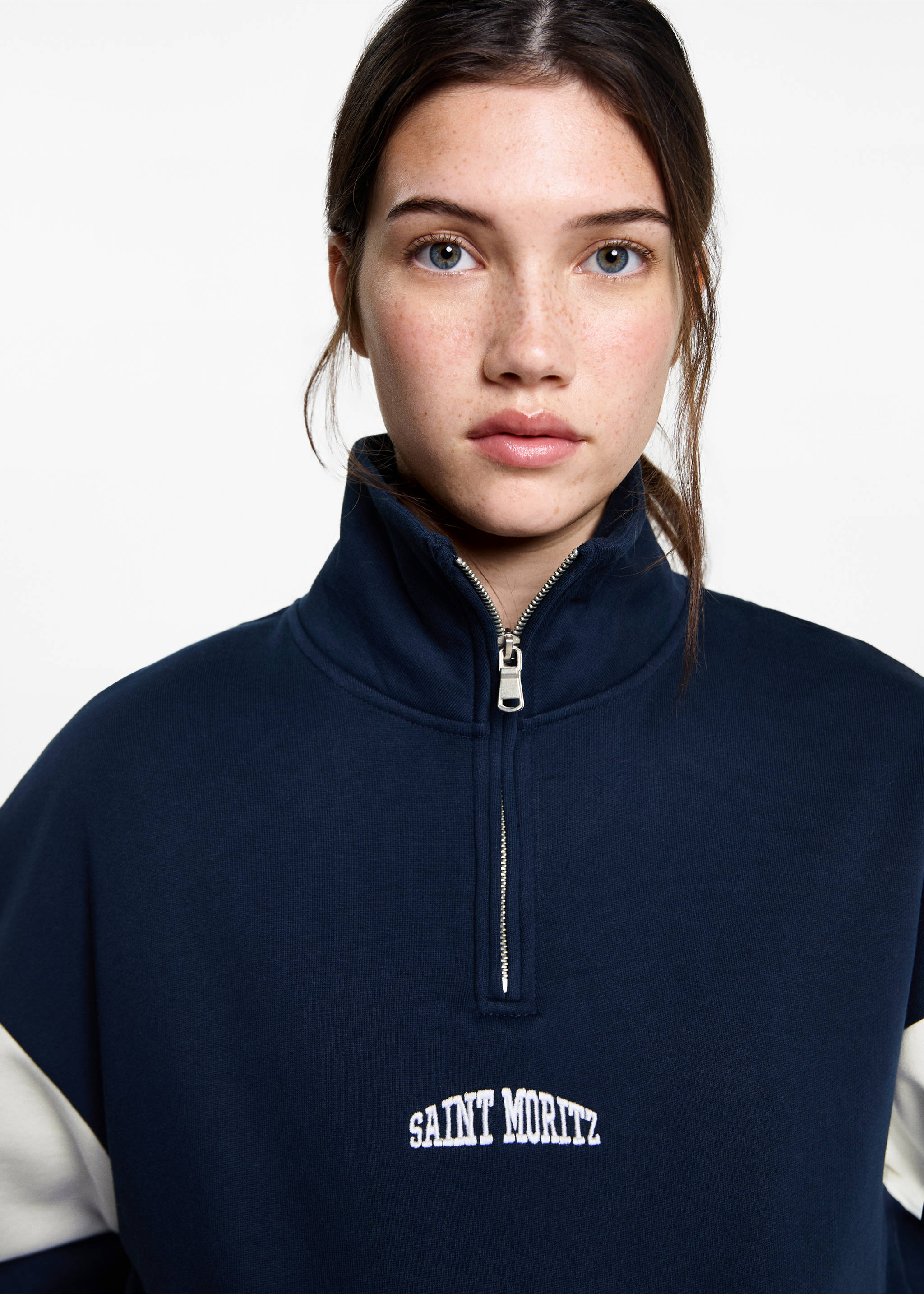 Sweatshirt mit Zip und Schriftzug - Detail des Artikels 1, Dunkles Marineblau. Ref: 87020595-00.