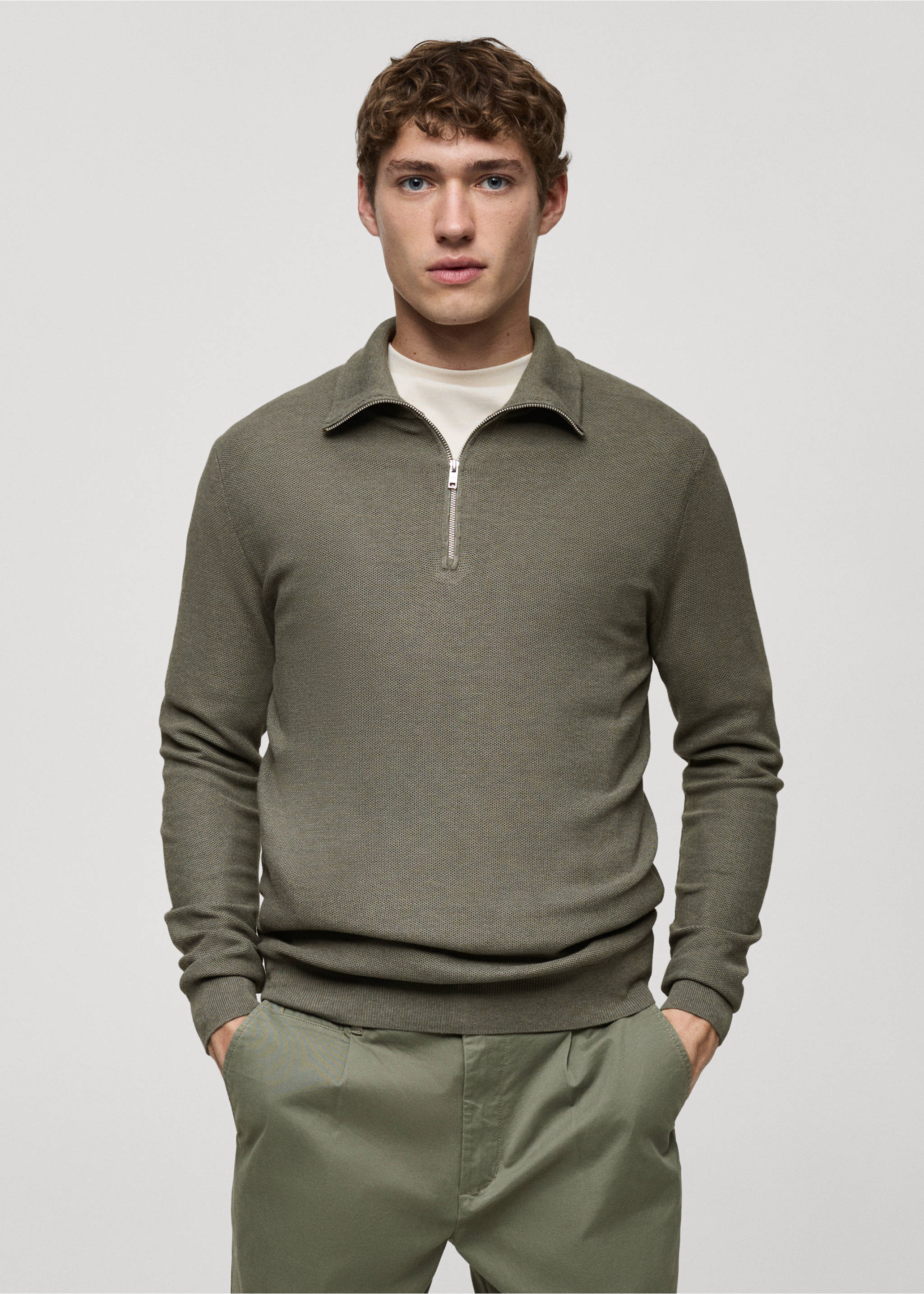 Microstructure sweater with zipper collar - Medium plane, Olive Green. Ref: 87020600-00.