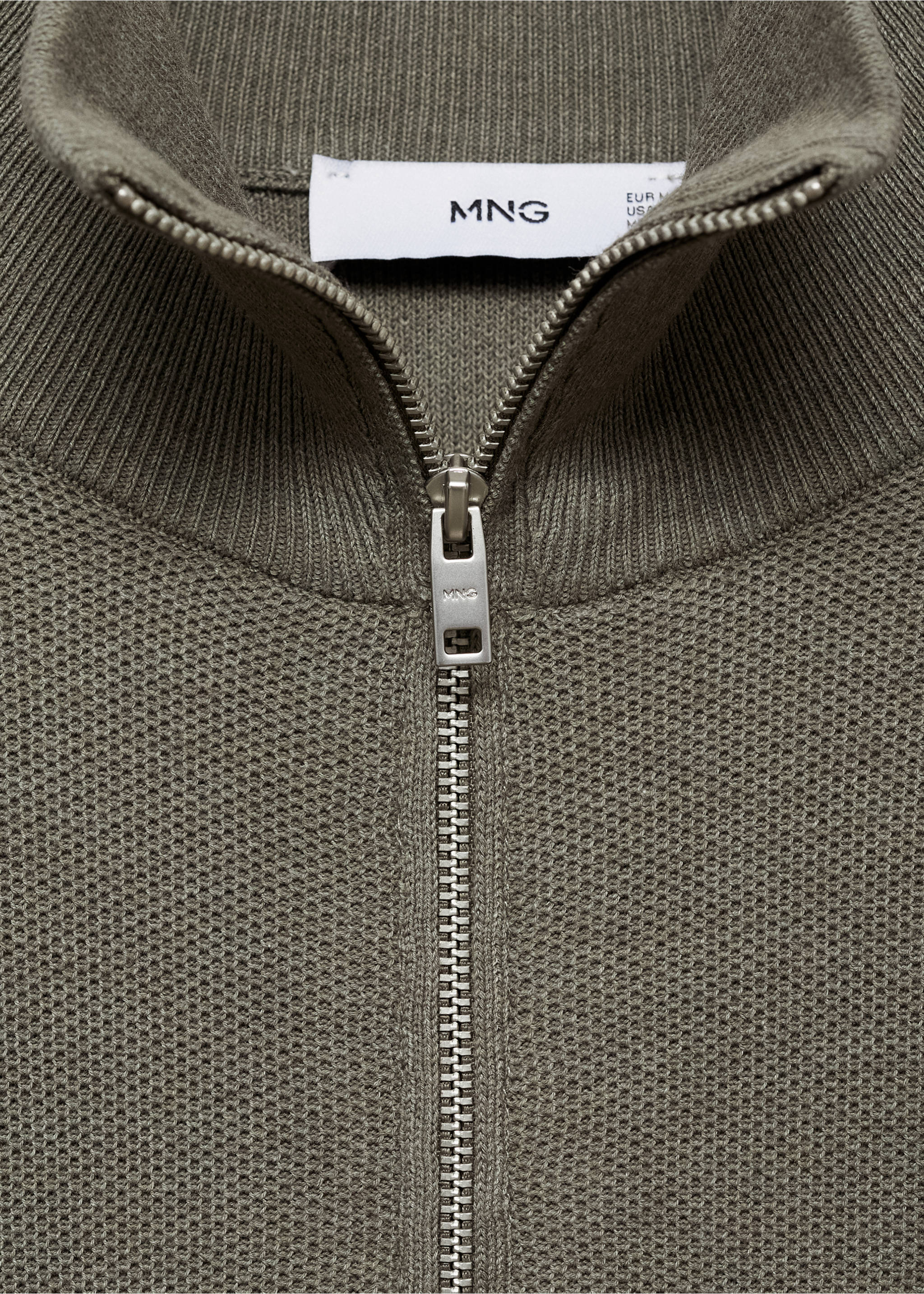 Microstructure sweater with zipper collar - Details of the article 8, Olive Green. Ref: 87020600-00.