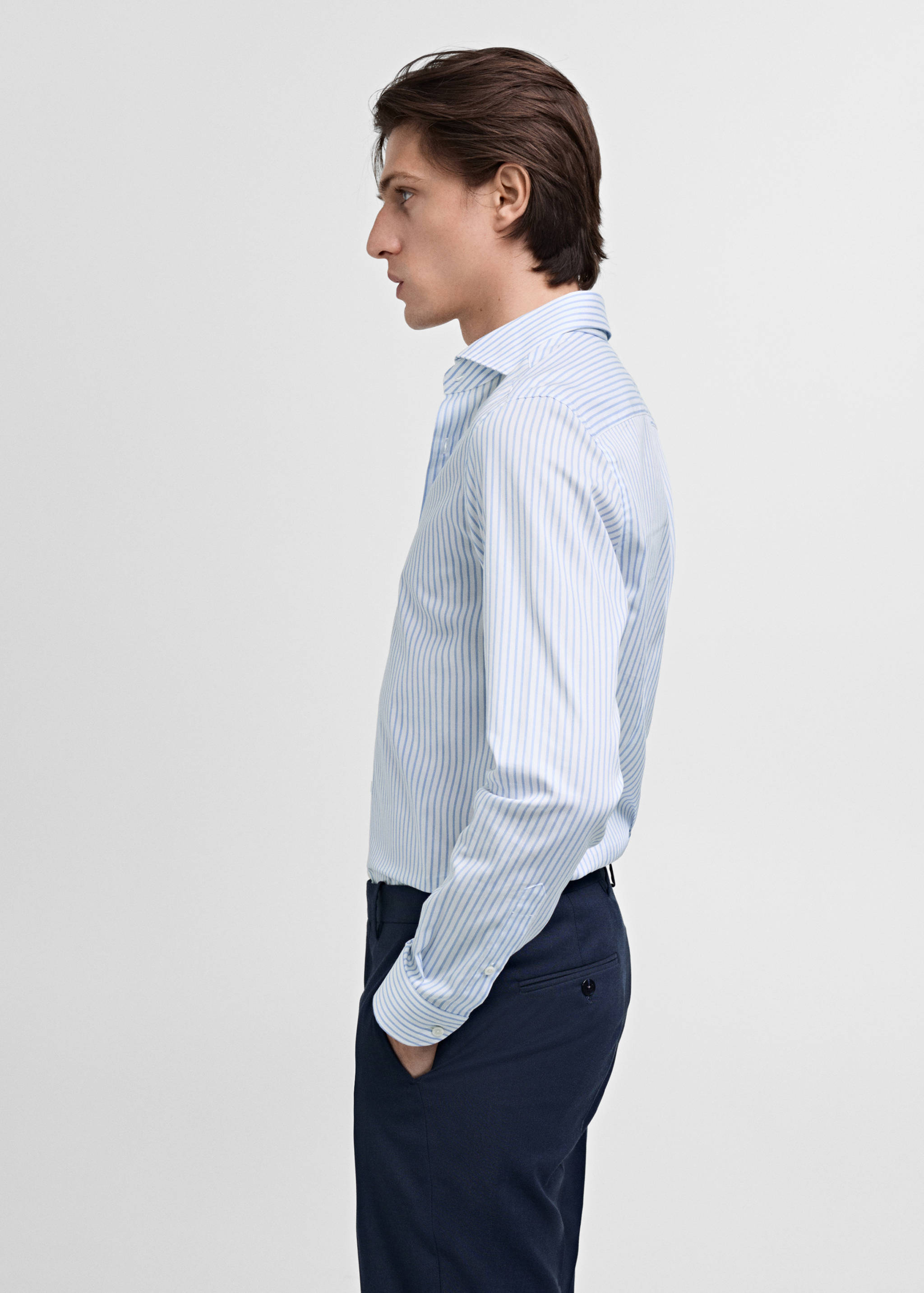Slim Fit-Anzughemd aus Baumwolle mit Streifen - Detail des Artikels 2