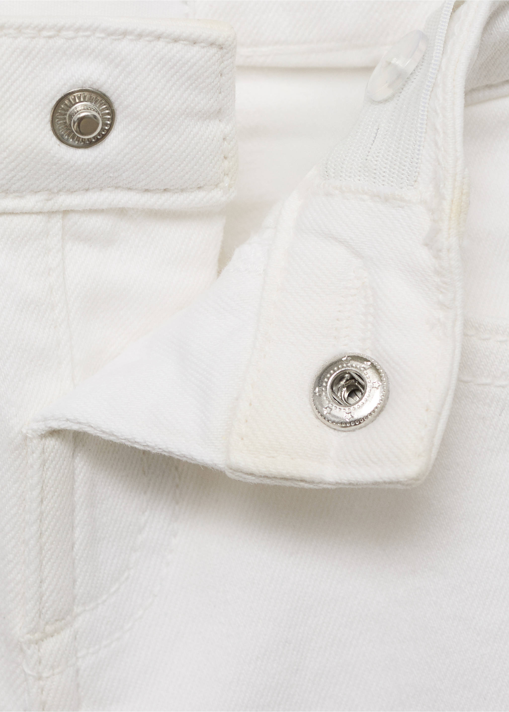 Flared-Jeans mit ausgefranstem Saum - Detail des Artikels 0, Weiß. Ref: 87020620-00.