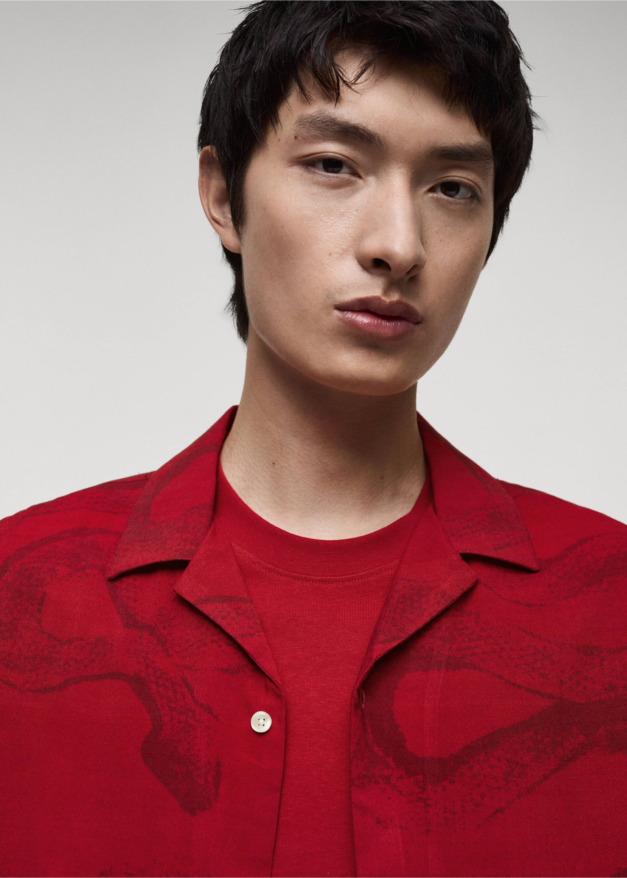 Regular-fit printed shirt - Details of the article 1, Red. Ref: 87020623-00.