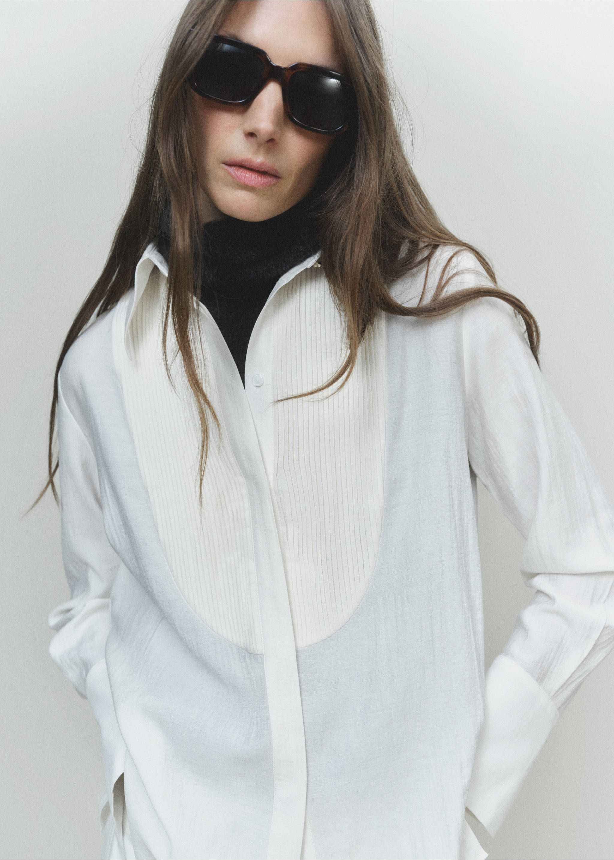 Fluid shirt with contrasting panel - Details of the article 3, Off White. Ref: 87020636-00.