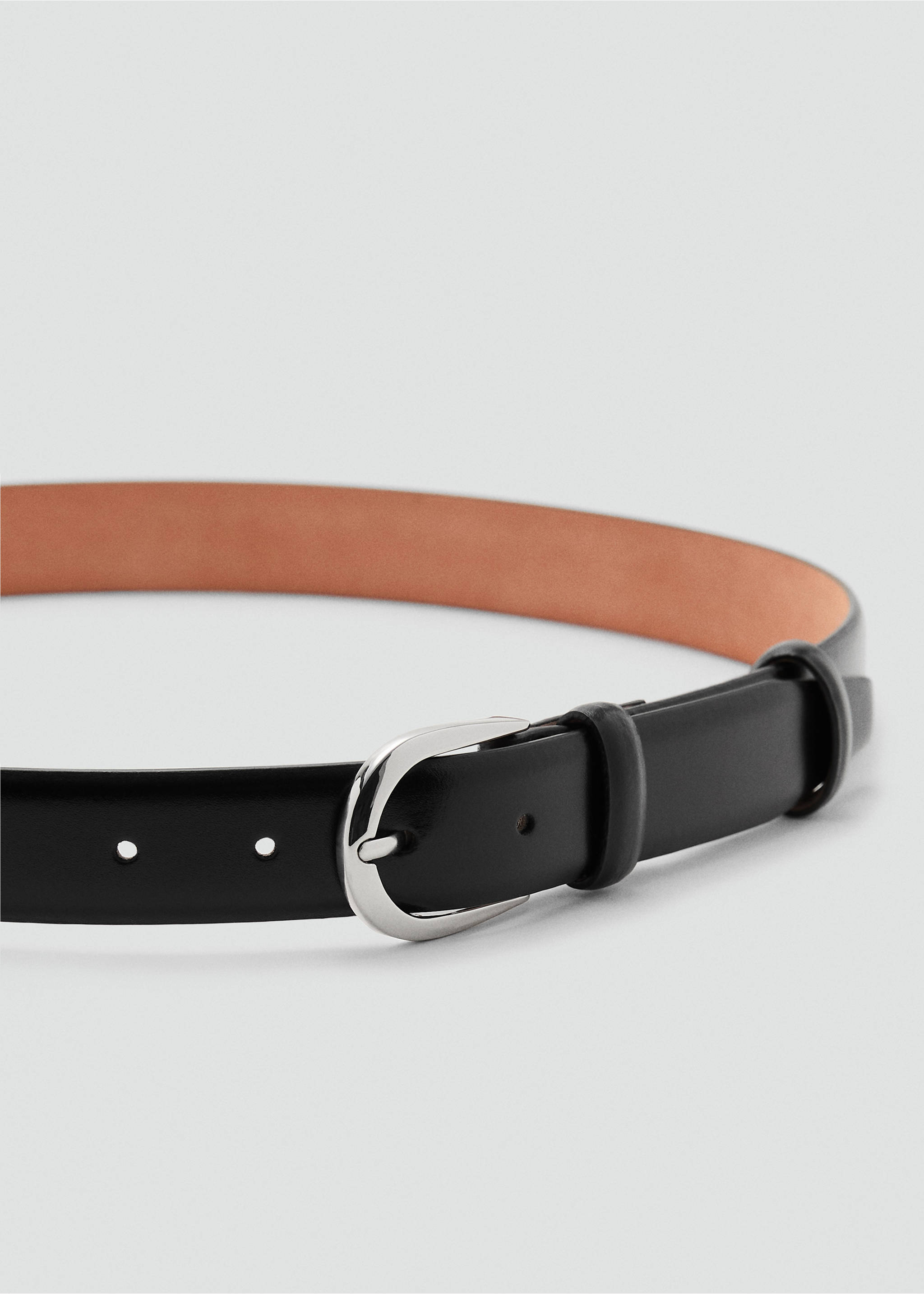 Ceinture cuir boucle - Plan moyen, Noir. Ref: 87020651-00.