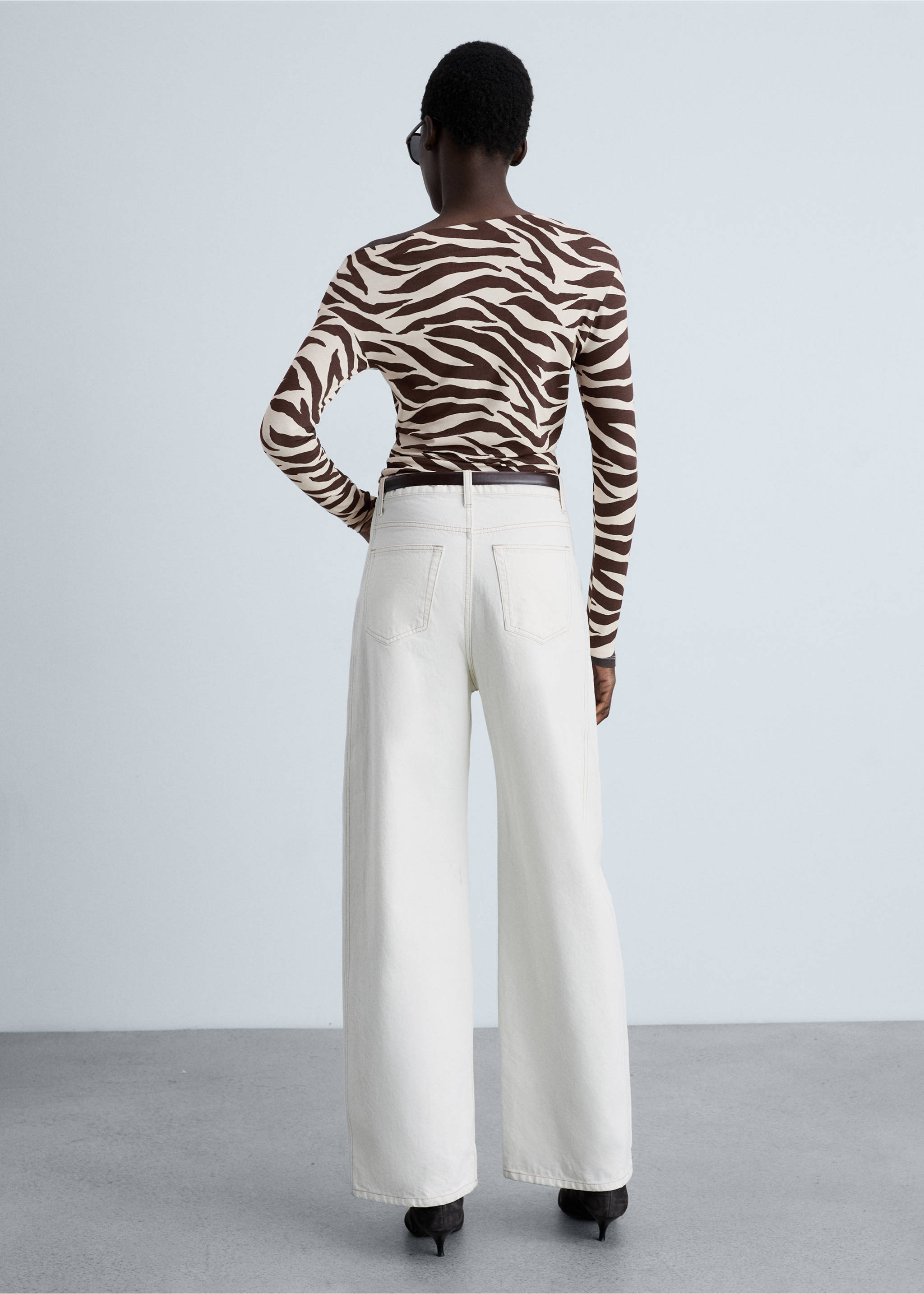 Zebra-print asymmetrical-neck t-shirt - Reverse of the article, Brown. Ref: 87020656-00.