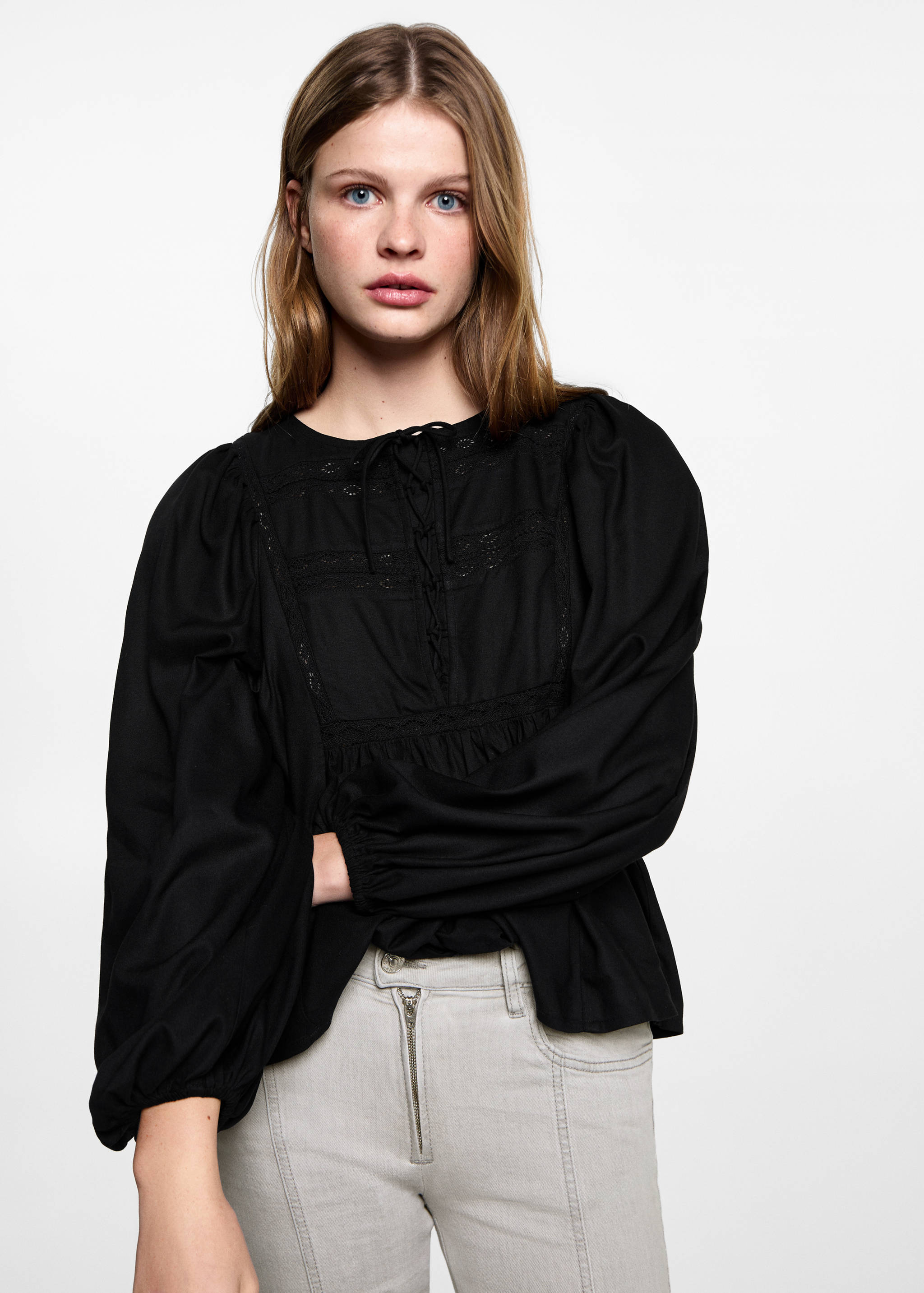 Jeans low waist costuras - Plano medio