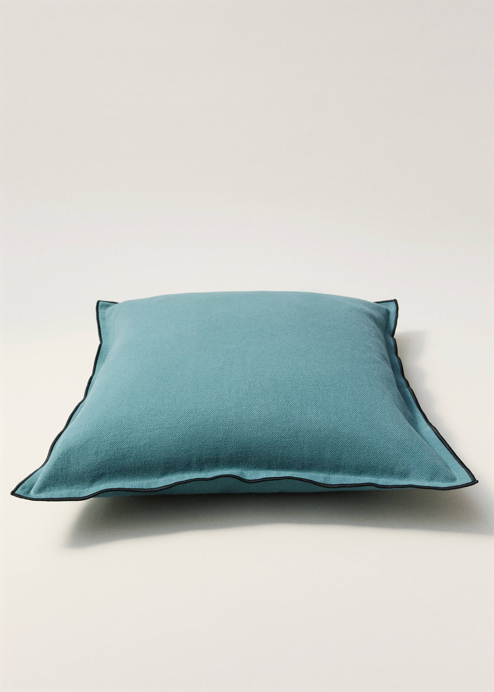 Cotton-linen cushion cover with overlock 50x50 cm - Details of the article 8