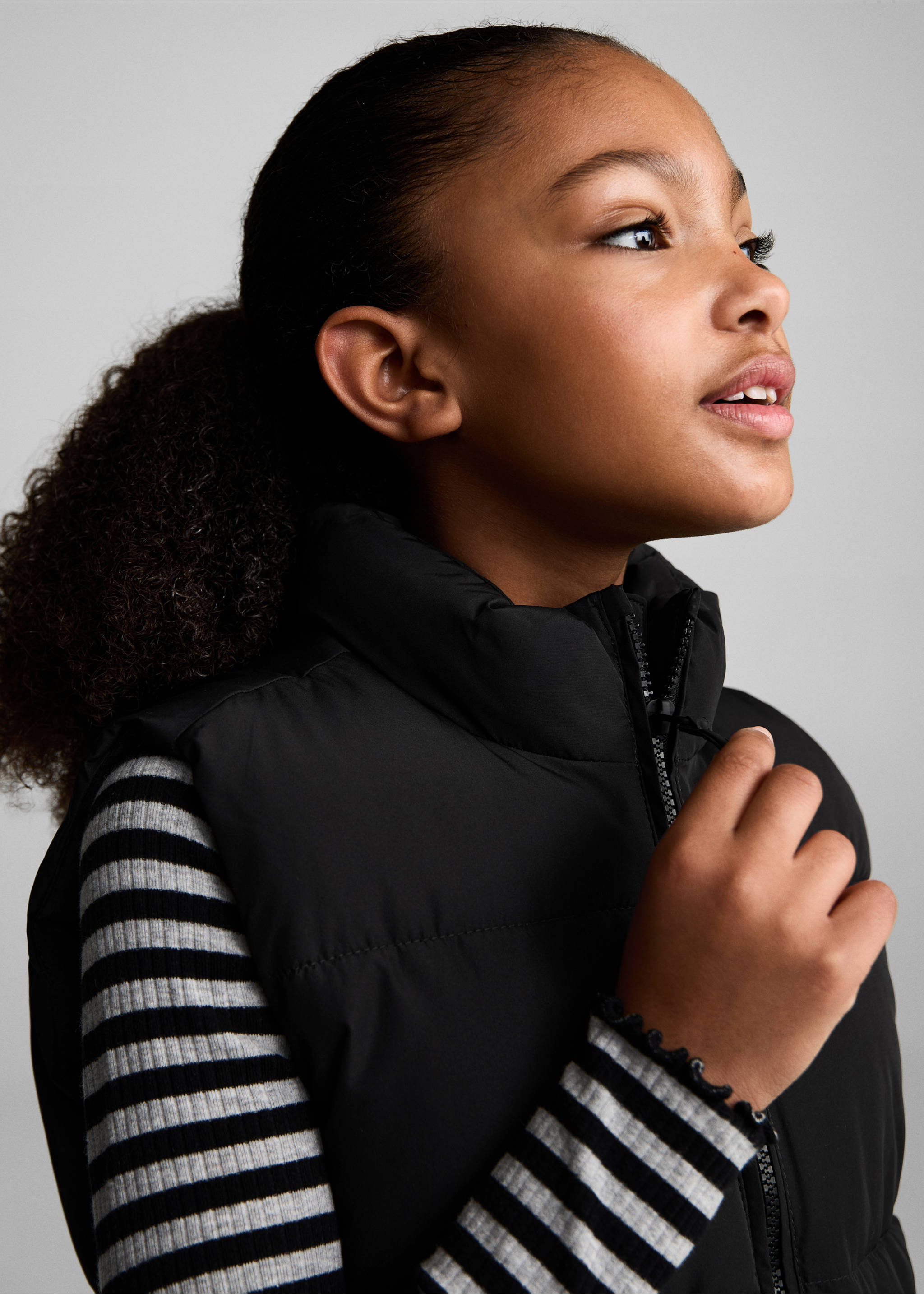 Lange Steppweste - Detail des Artikels 1, Schwarz. Ref: 87022025-00.