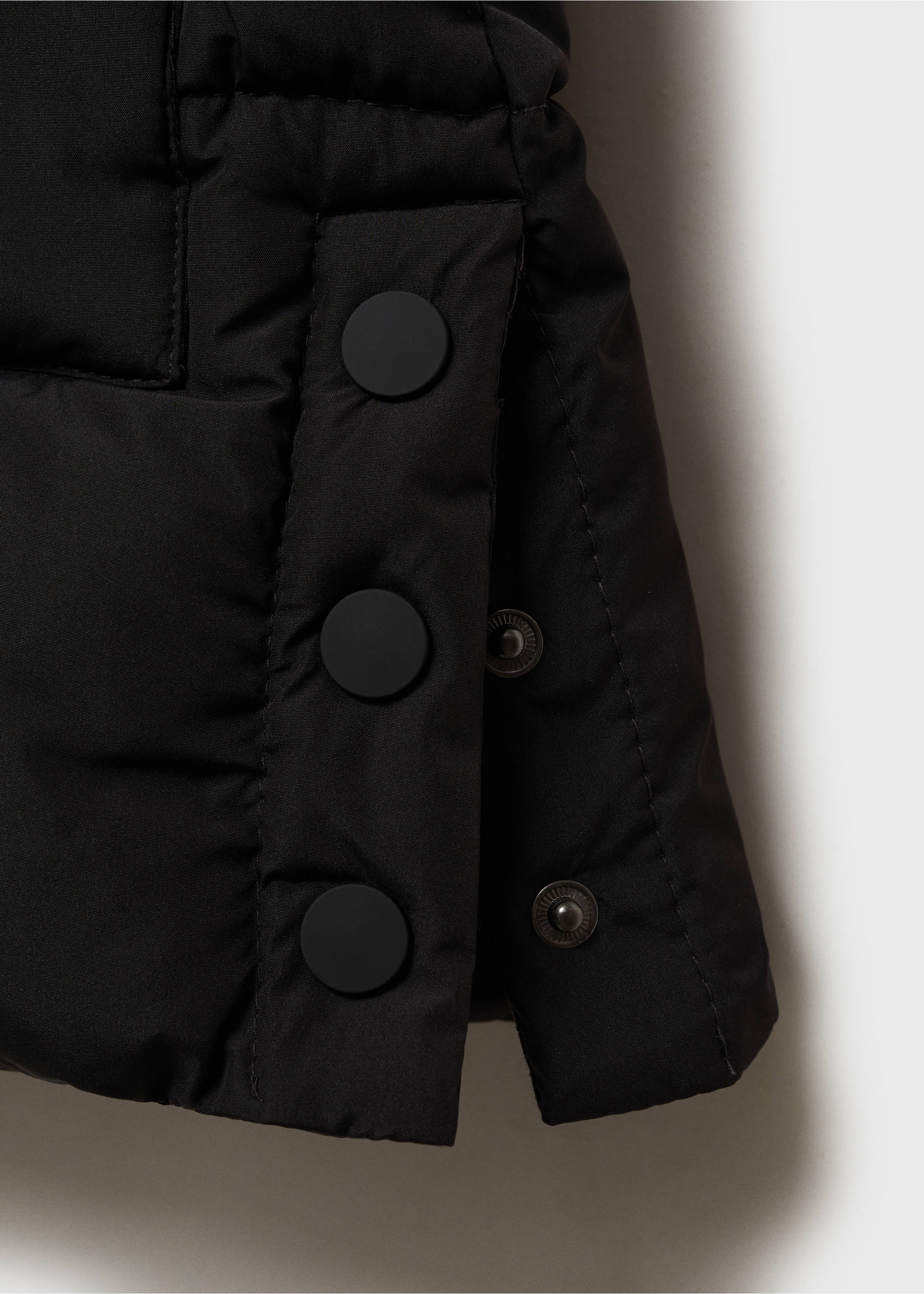 Lange Steppweste - Detail des Artikels 8, Schwarz. Ref: 87022025-00.