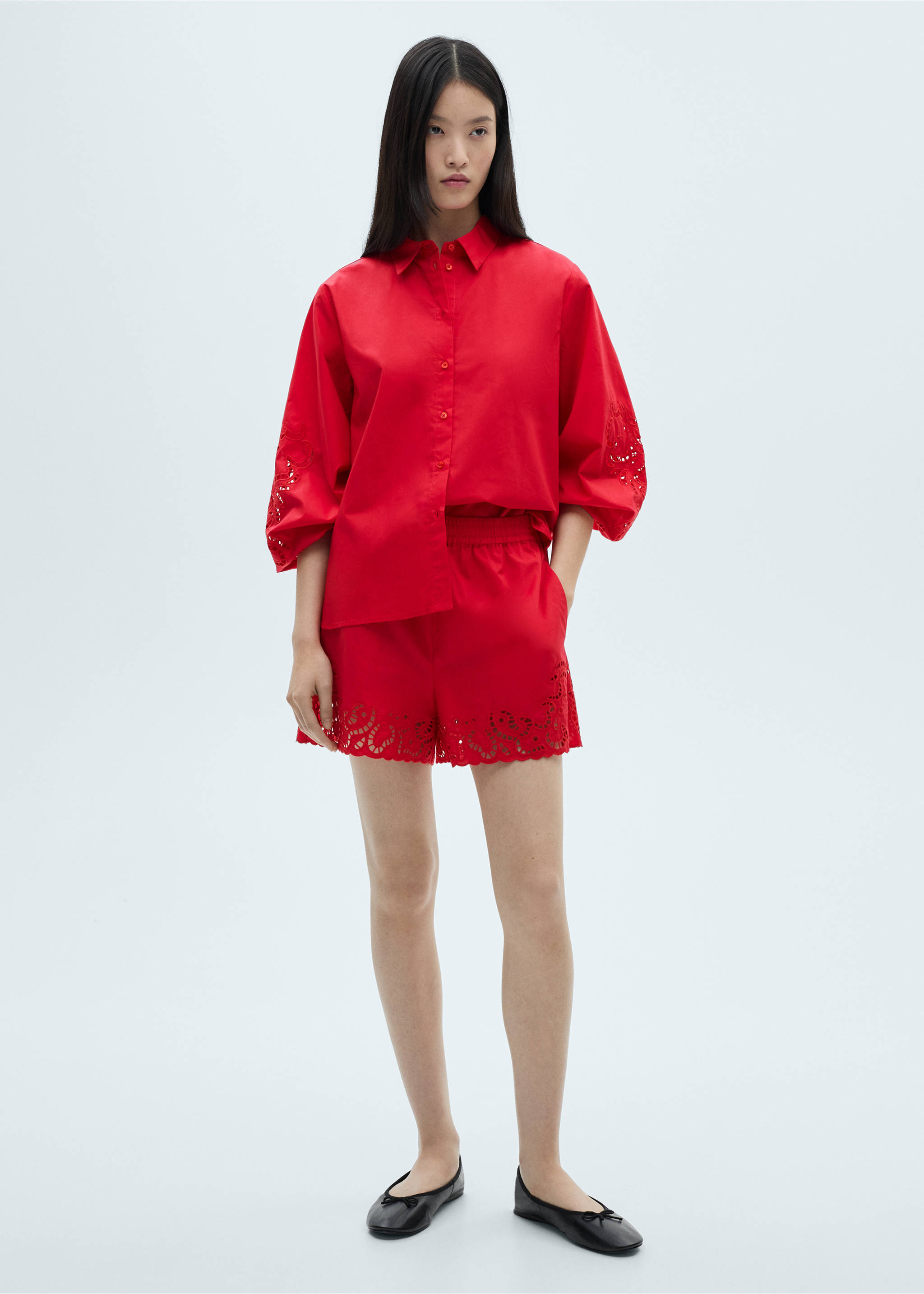 Cotton shorts with openwork details - General plane, Red. Ref: 87022533-00.