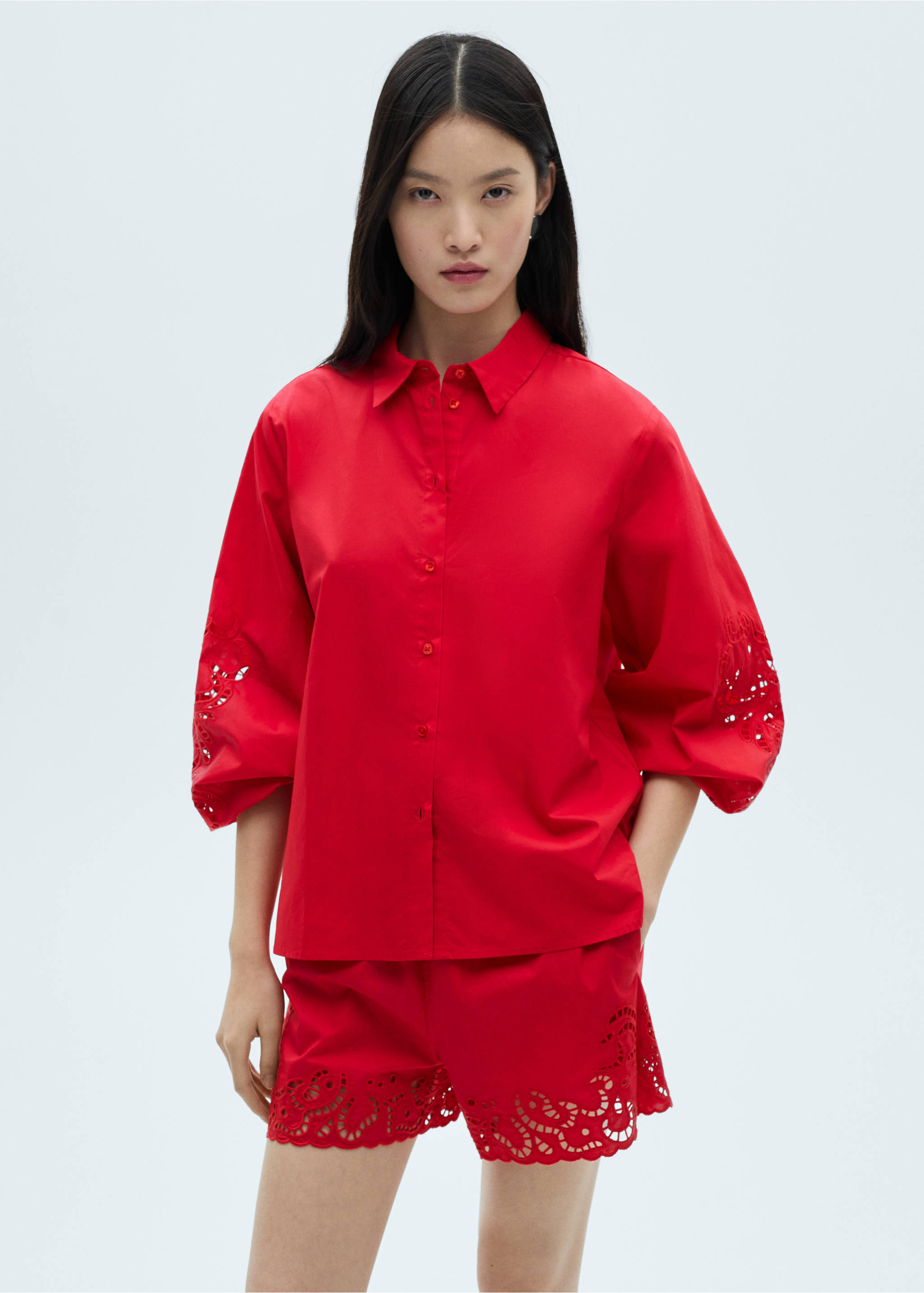 Cotton shorts with openwork details - Details of the article 1, Red. Ref: 87022533-00.