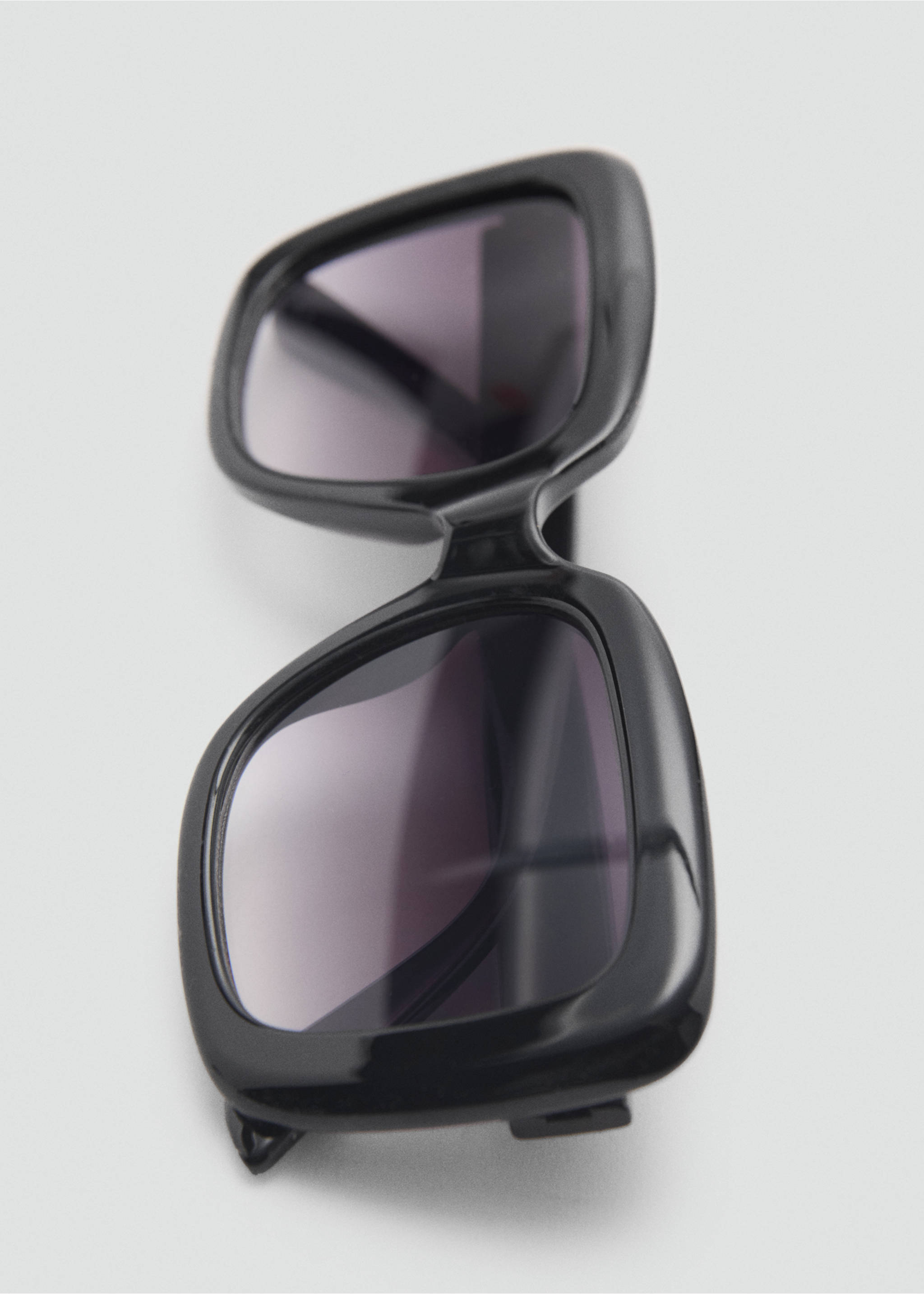 Resin frame sunglasses - Details of the article 2, Black. Ref: 87022537-00.