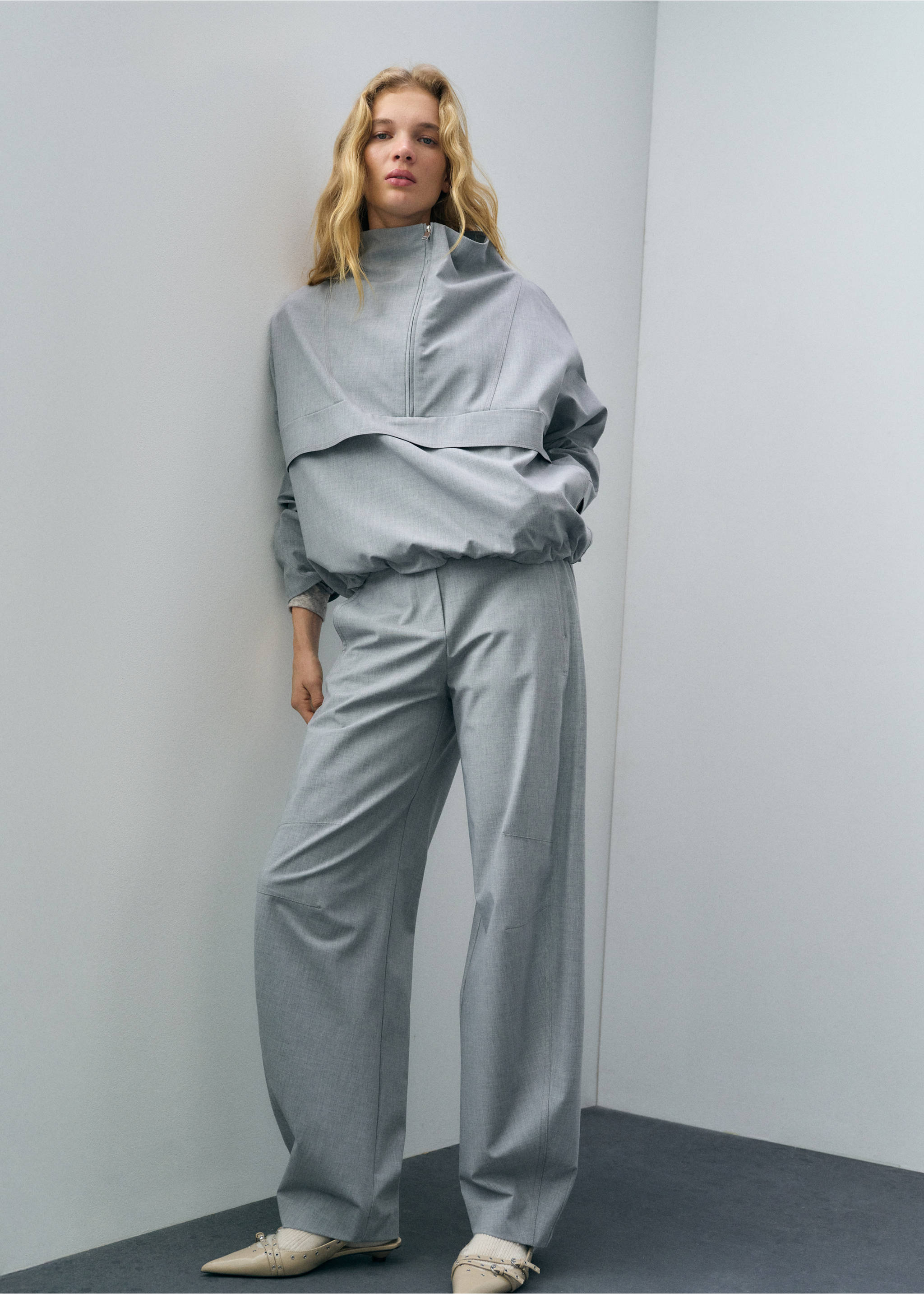 Drawstring jogger trousers - Details of the article 2, Grey. Ref: 87022542-00.