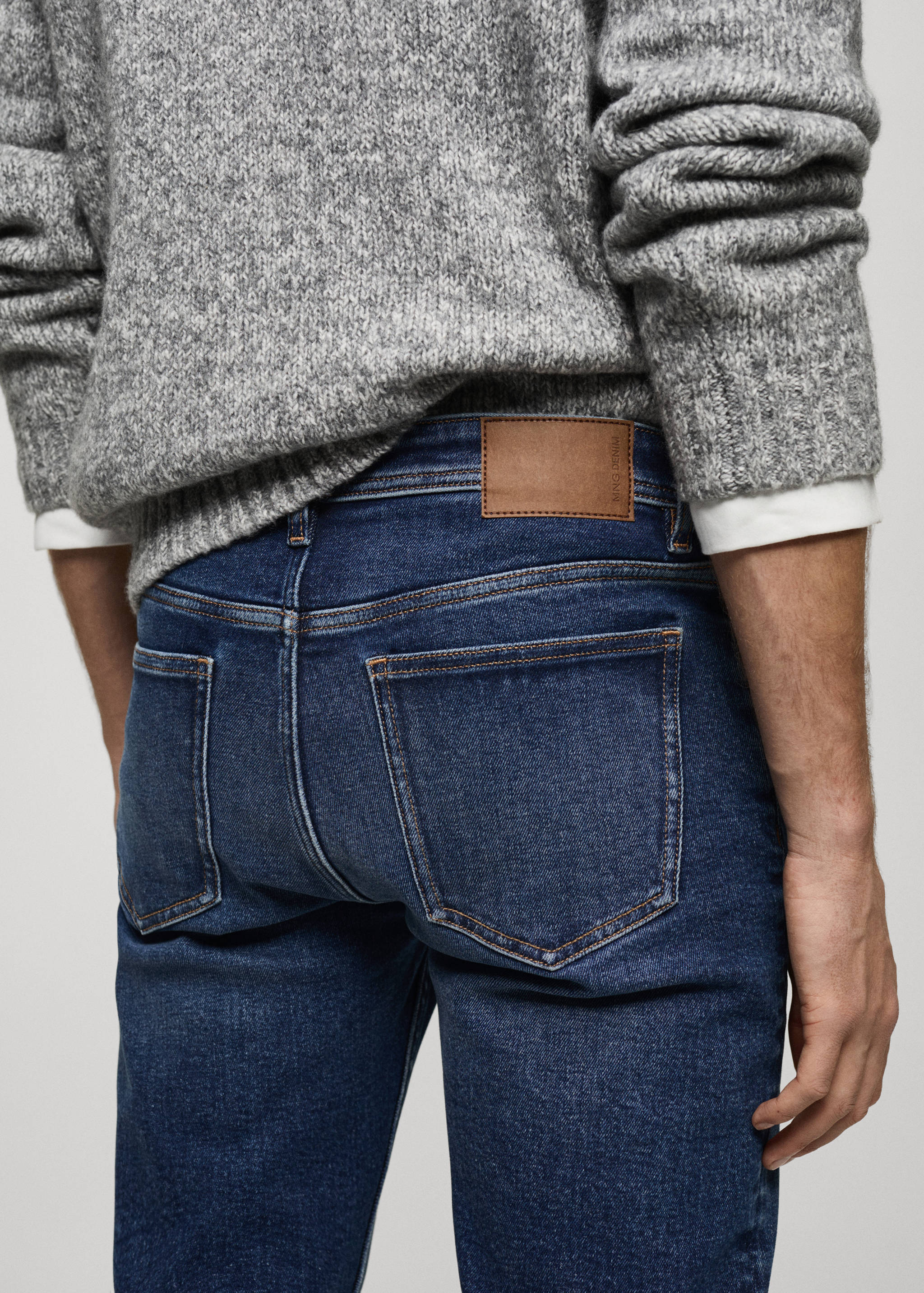 Jean Jan slim-fit délavé foncé effet usé - Détail de l'article 3