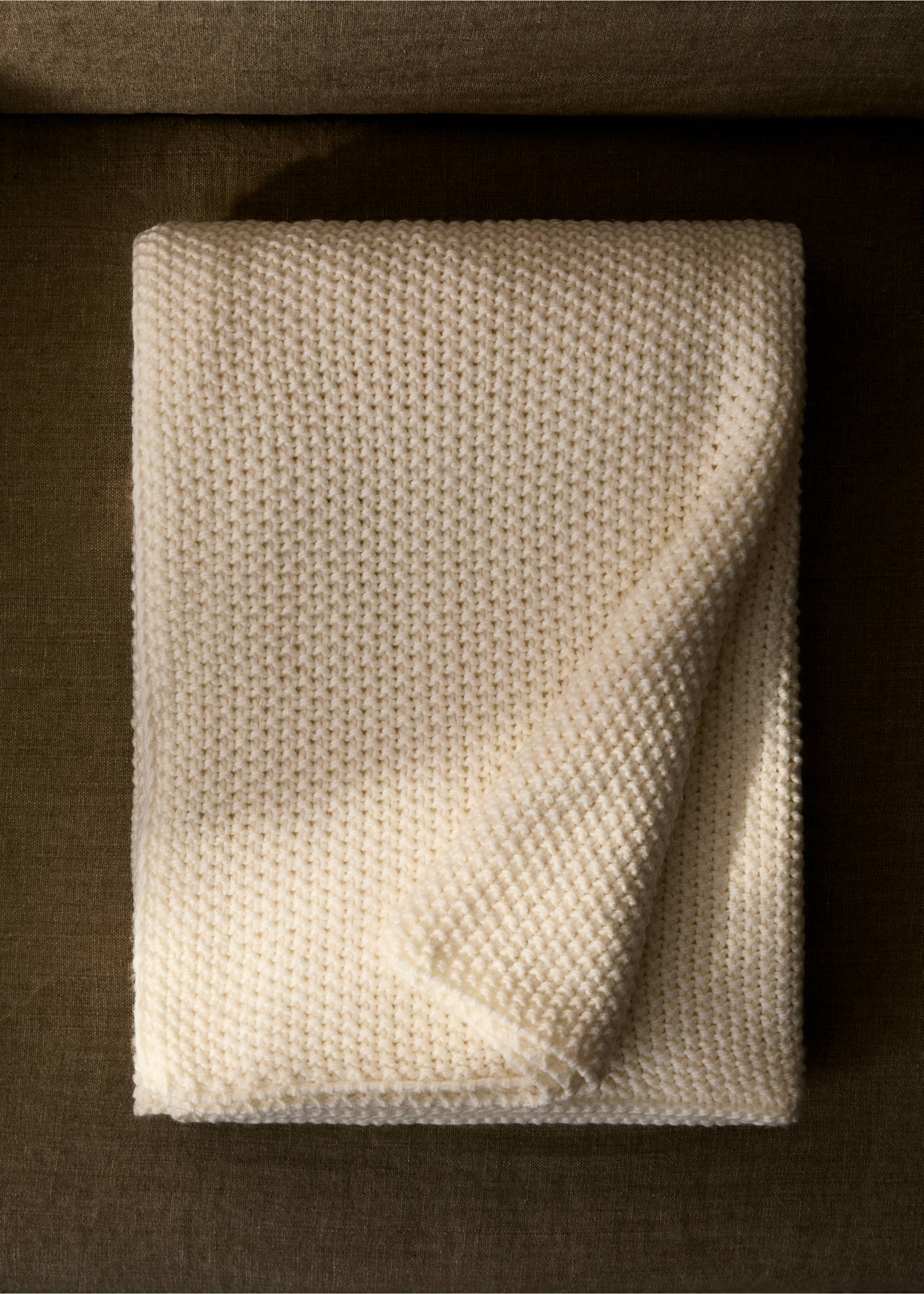Knitted blanket with design - General plane, Off White. Ref: 87022898-00.