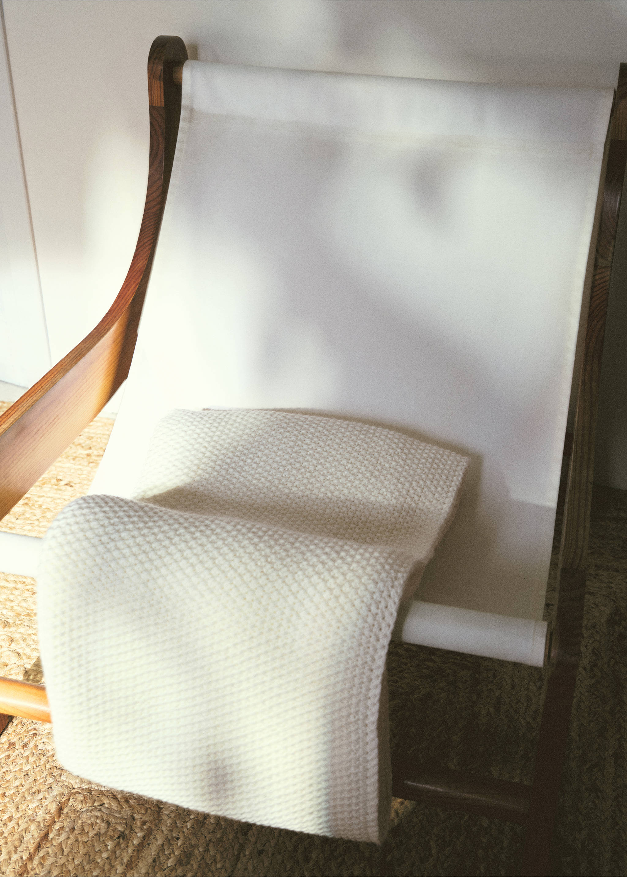 Knitted blanket with design - Details of the article 6, Off White. Ref: 87022898-00.