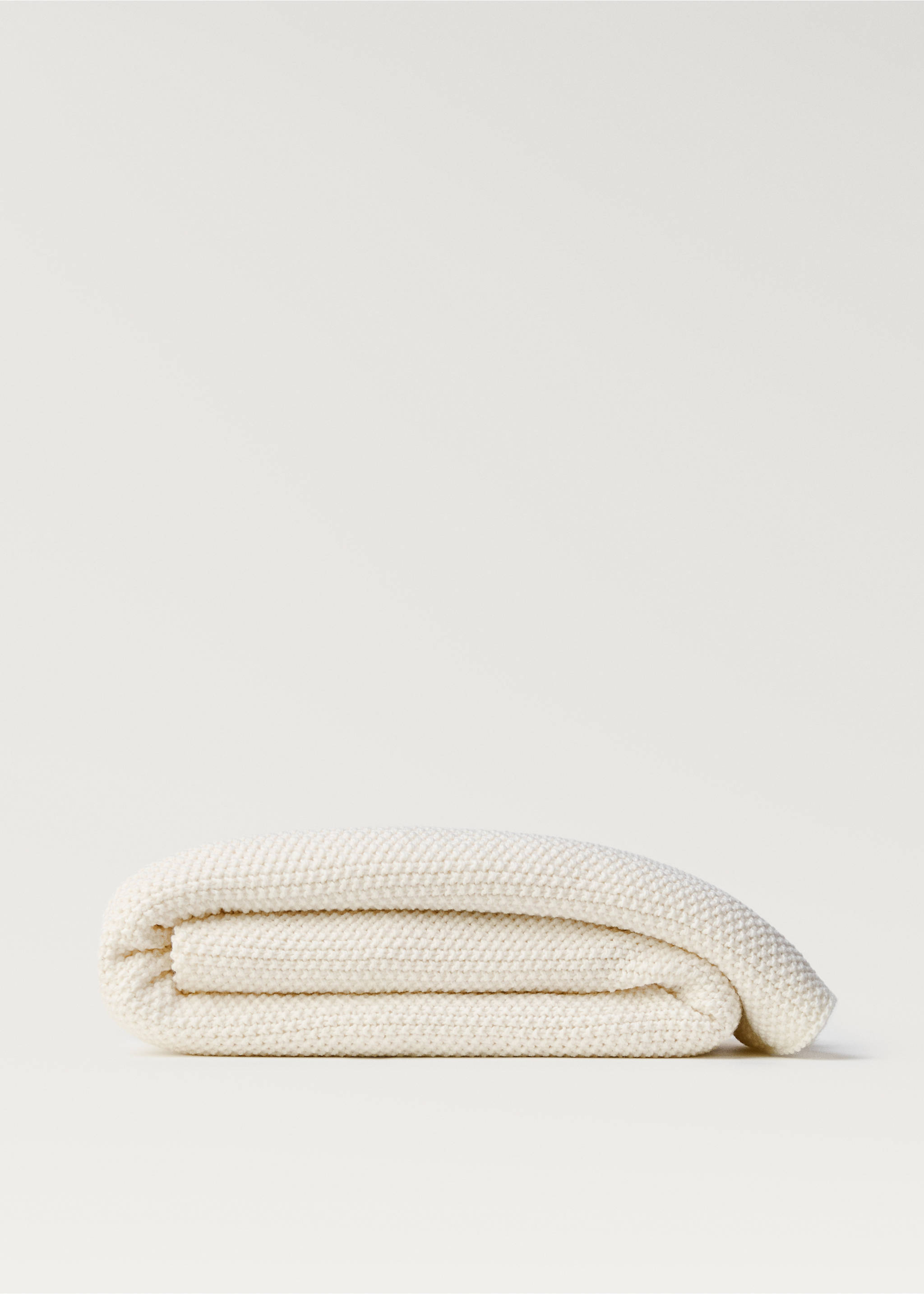 Knitted blanket with design - Article without model, Off White. Ref: 87022898-00.
