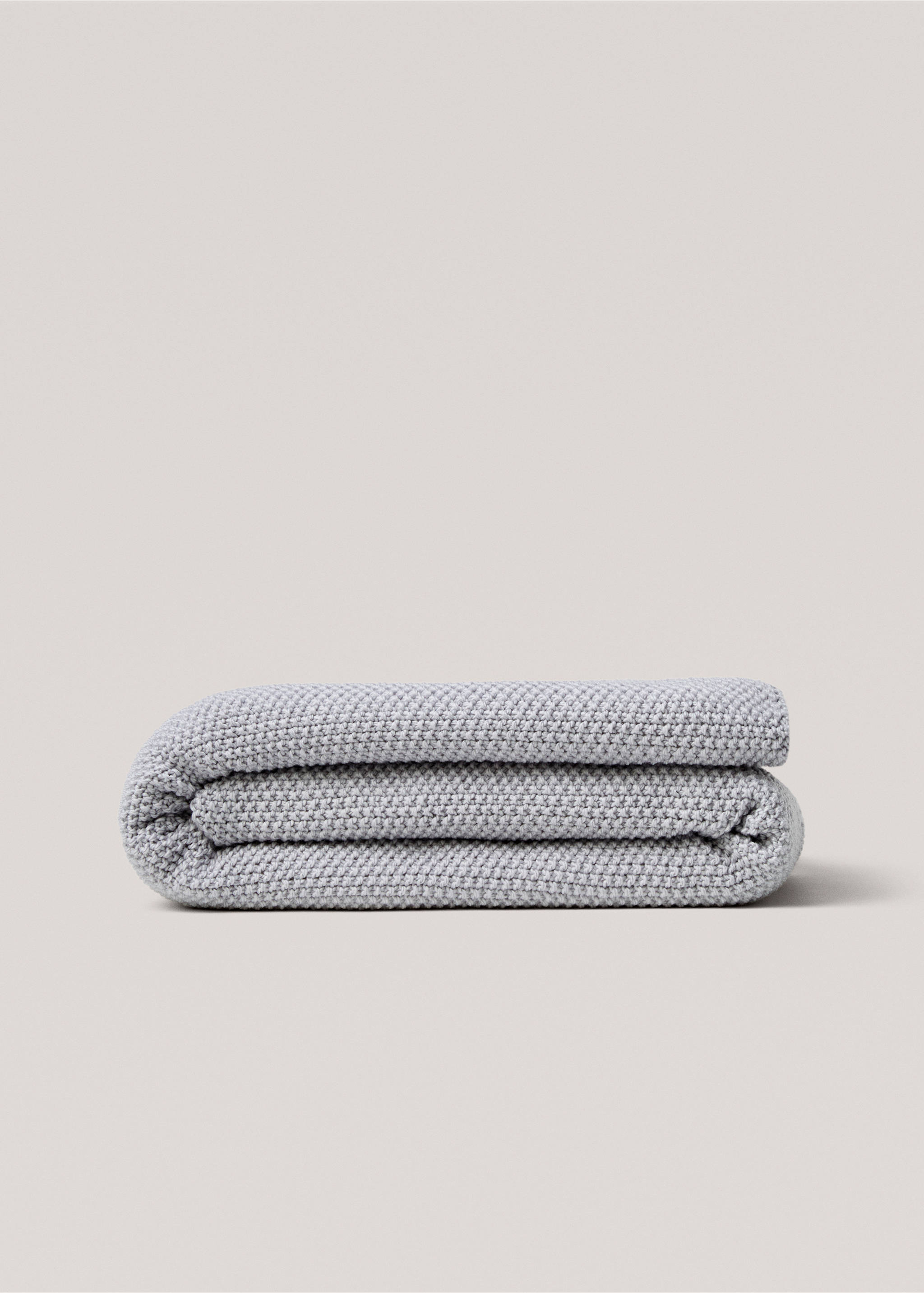 Knitted blanket with design - Article without model, Light/Pastel Grey. Ref: 87022898-00.