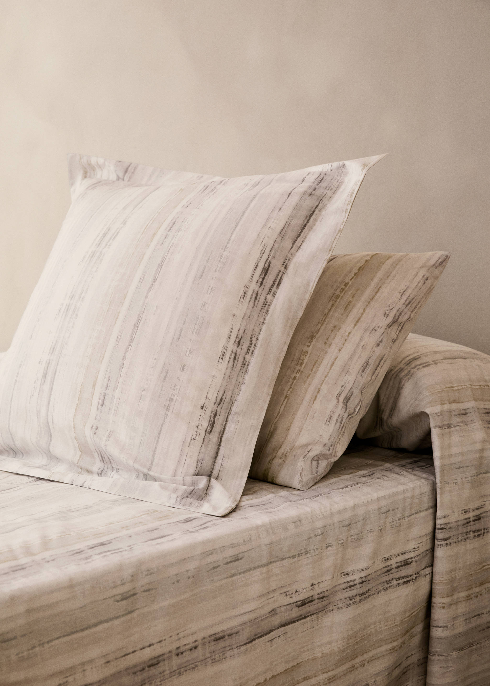 Two cotton percale blurred-print pillowcases 50x75 cm - General plane