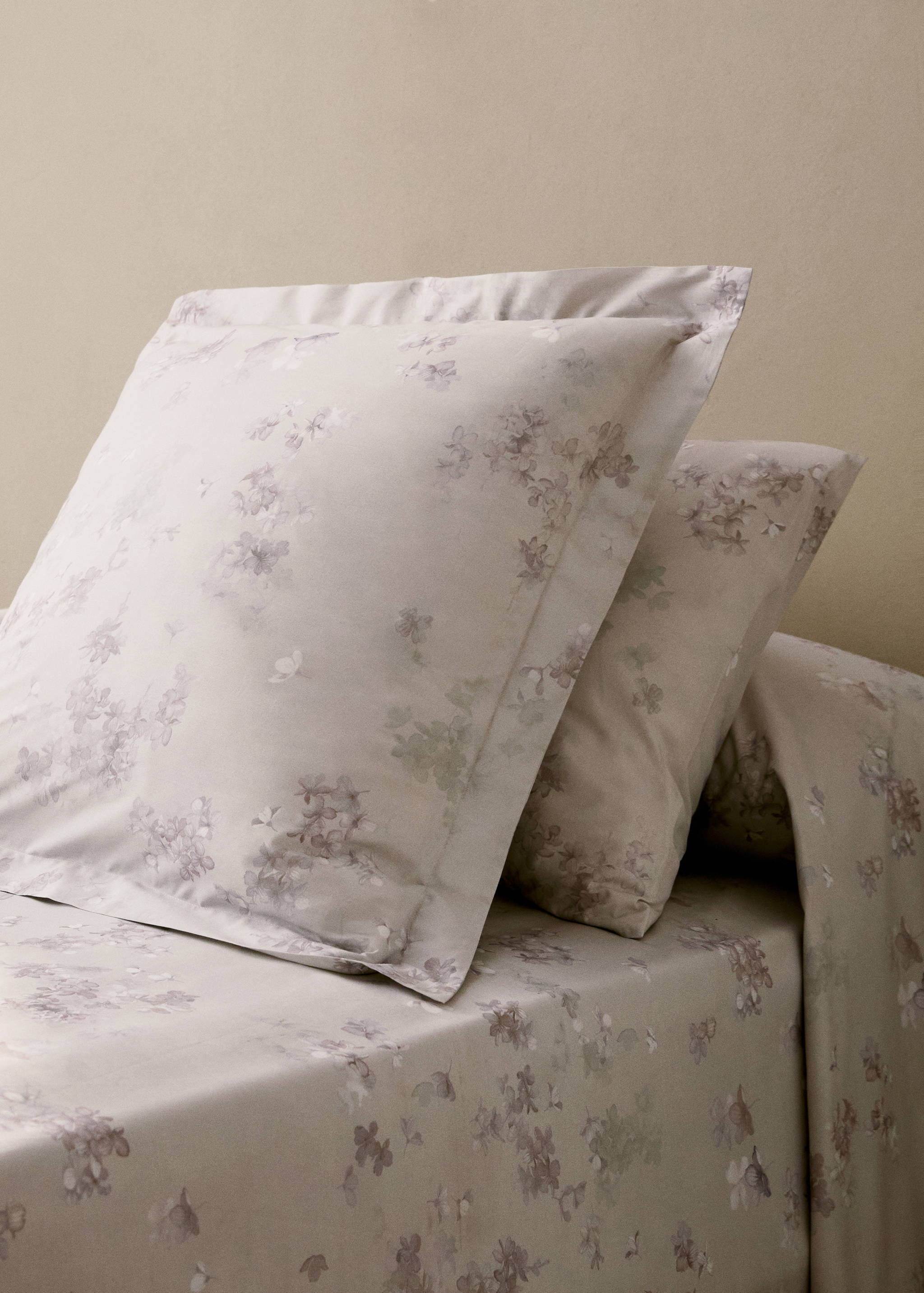 Two cotton percale romantic floral-print pillowcases 60x60 cm - General plane
