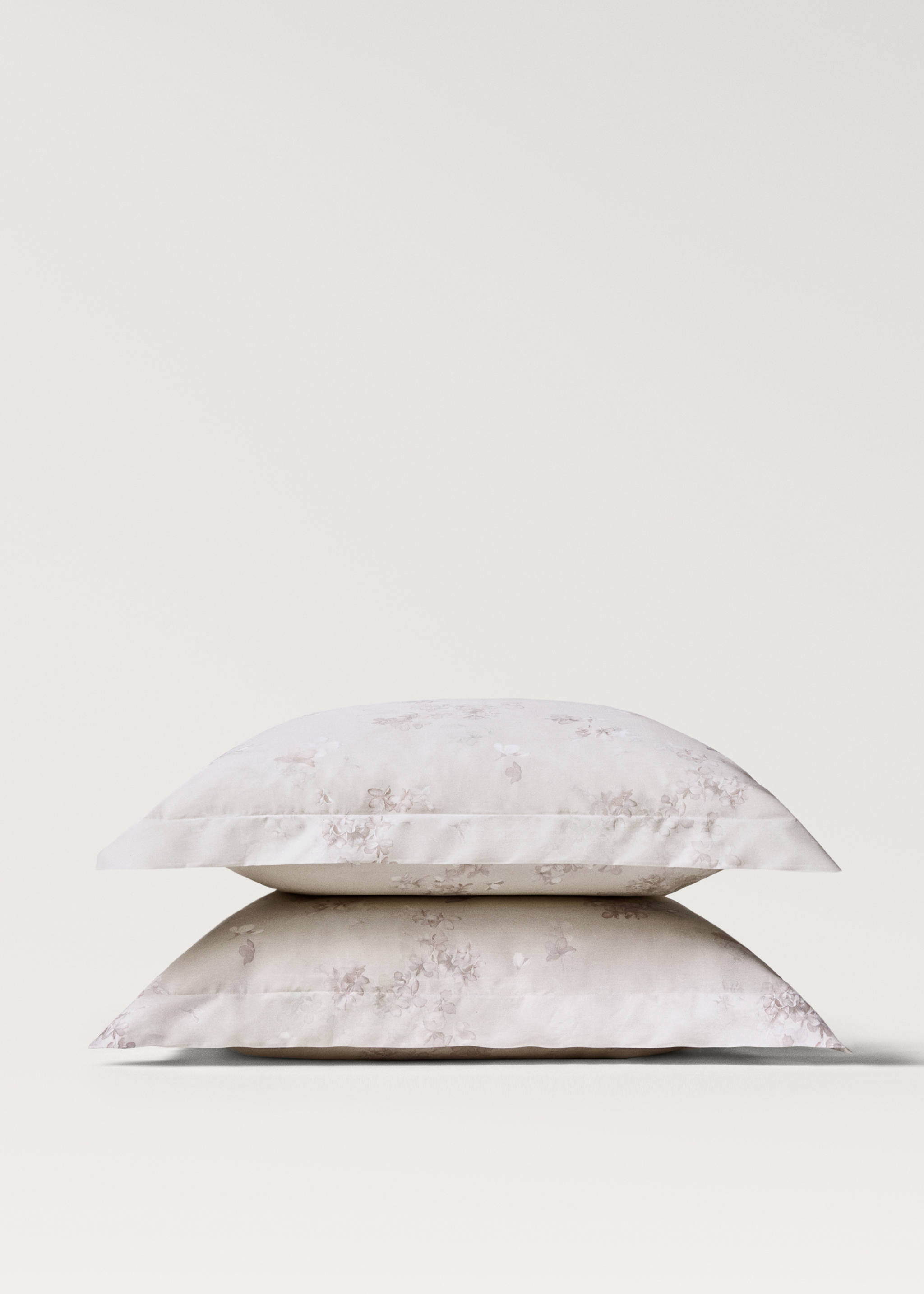 Two cotton percale romantic floral-print pillowcases 60x60 cm - Details of the article 3