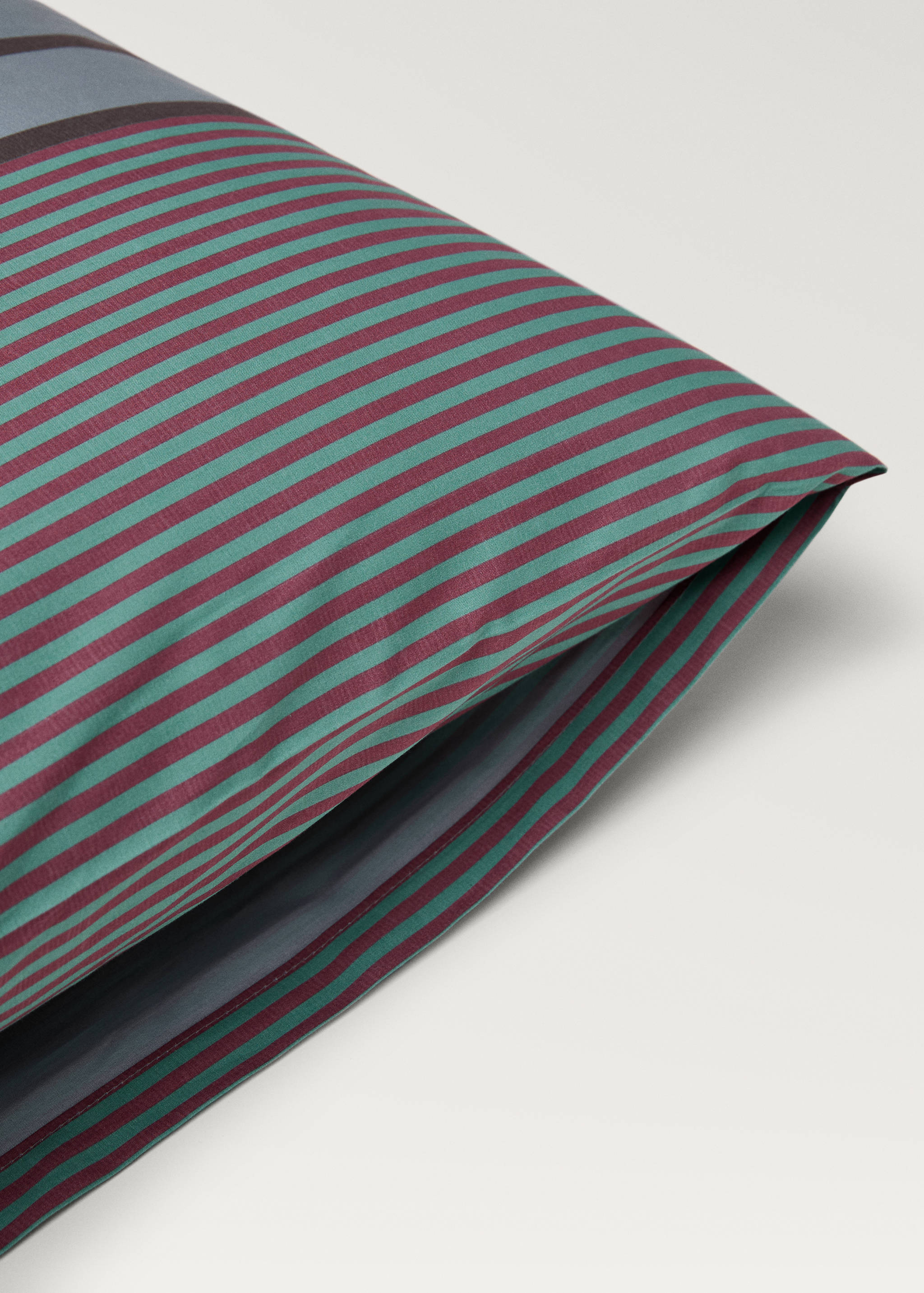 Dva bavlněné perkálové povlaky na polštáře s více pruhy 50x75 cm - Detail zboží 2