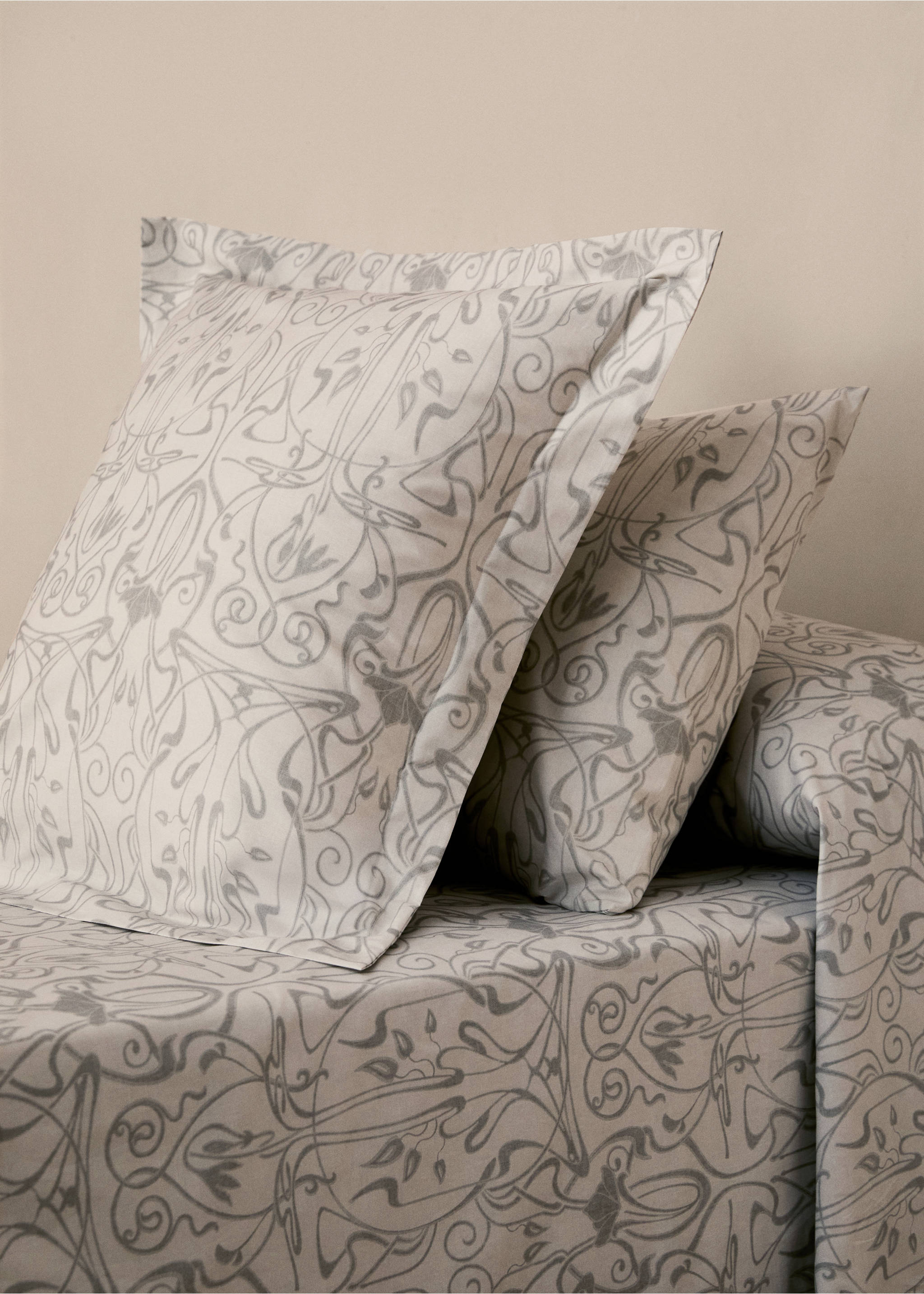 Two cotton percale ornamental-print pillowcases 60x60 cm - General plane, Light/Pastel Grey. Ref: 87022942-00.