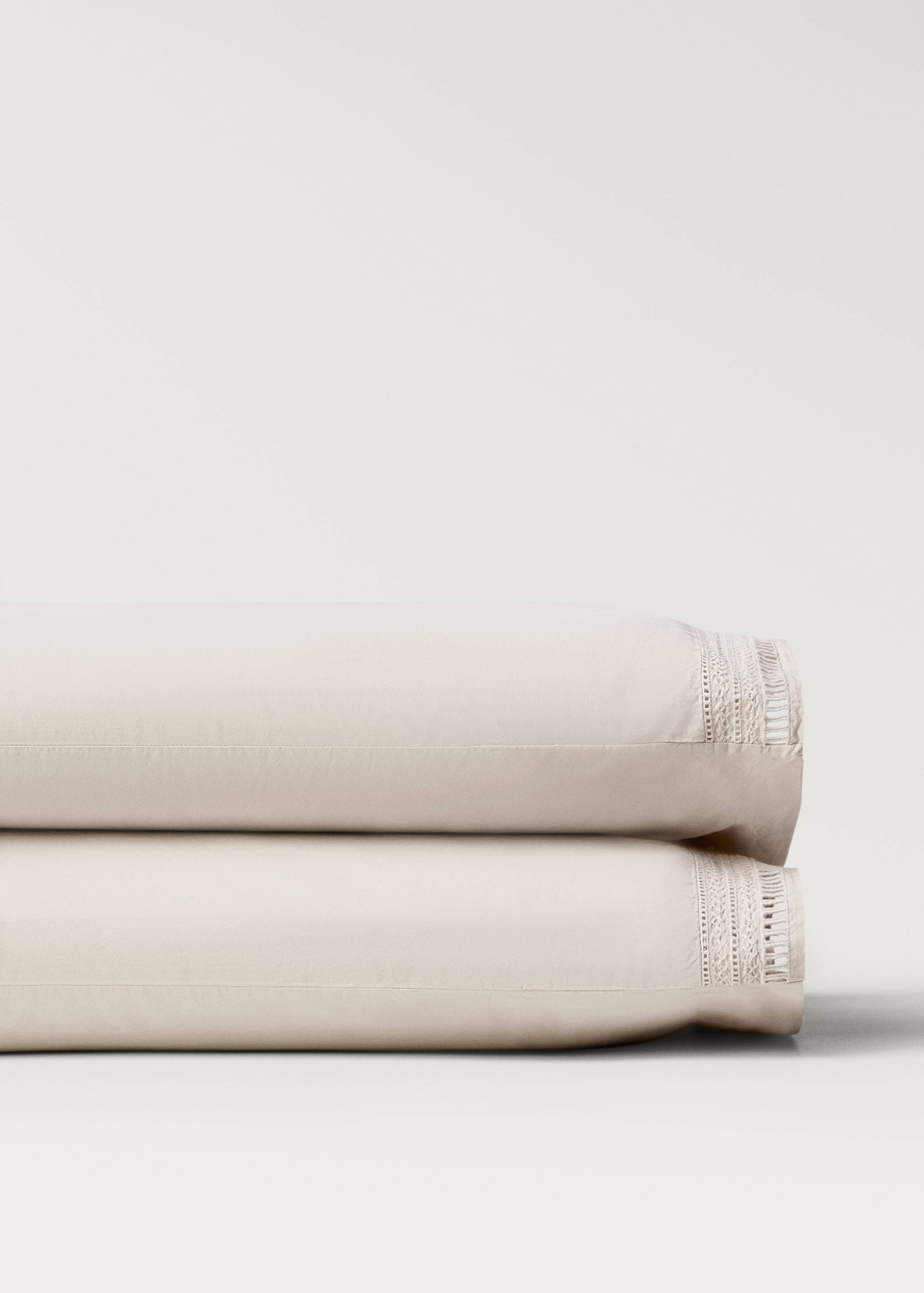 Two pillowcases with embroidered finish 50x75 cm - Details of the article 1