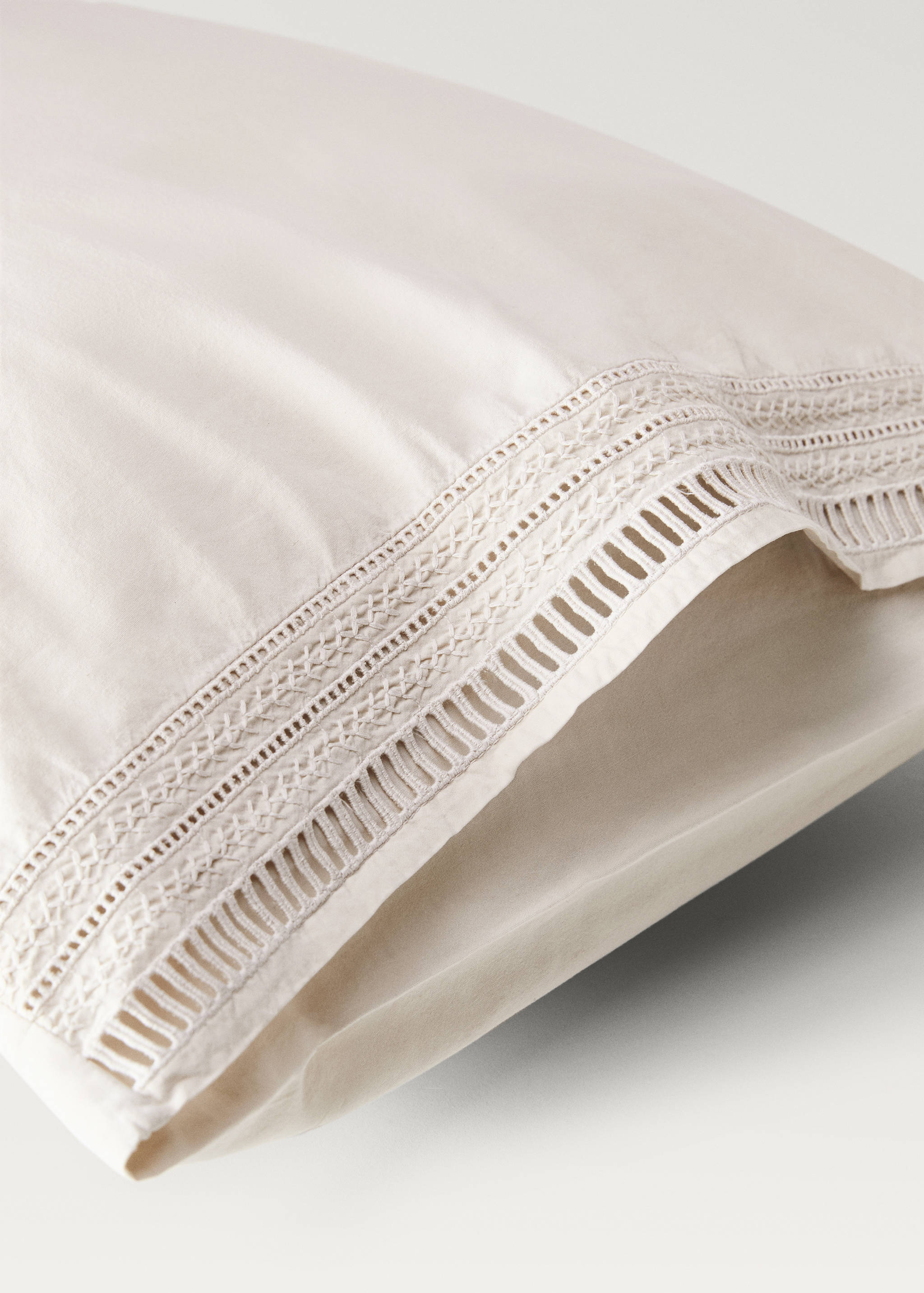 Two pillowcases with embroidered finish 50x75 cm - Details of the article 2