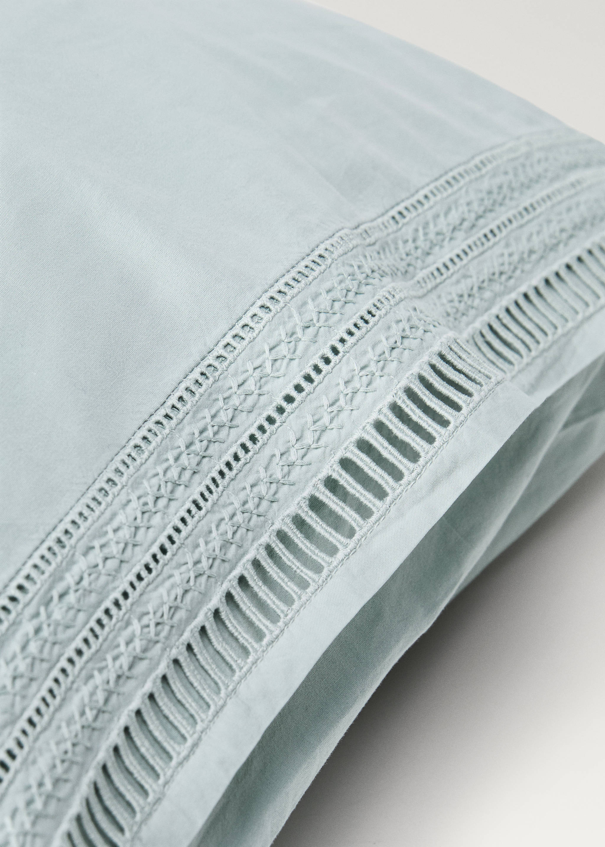 Two pillowcases with embroidered finish 50x75 cm - Details of the article 2