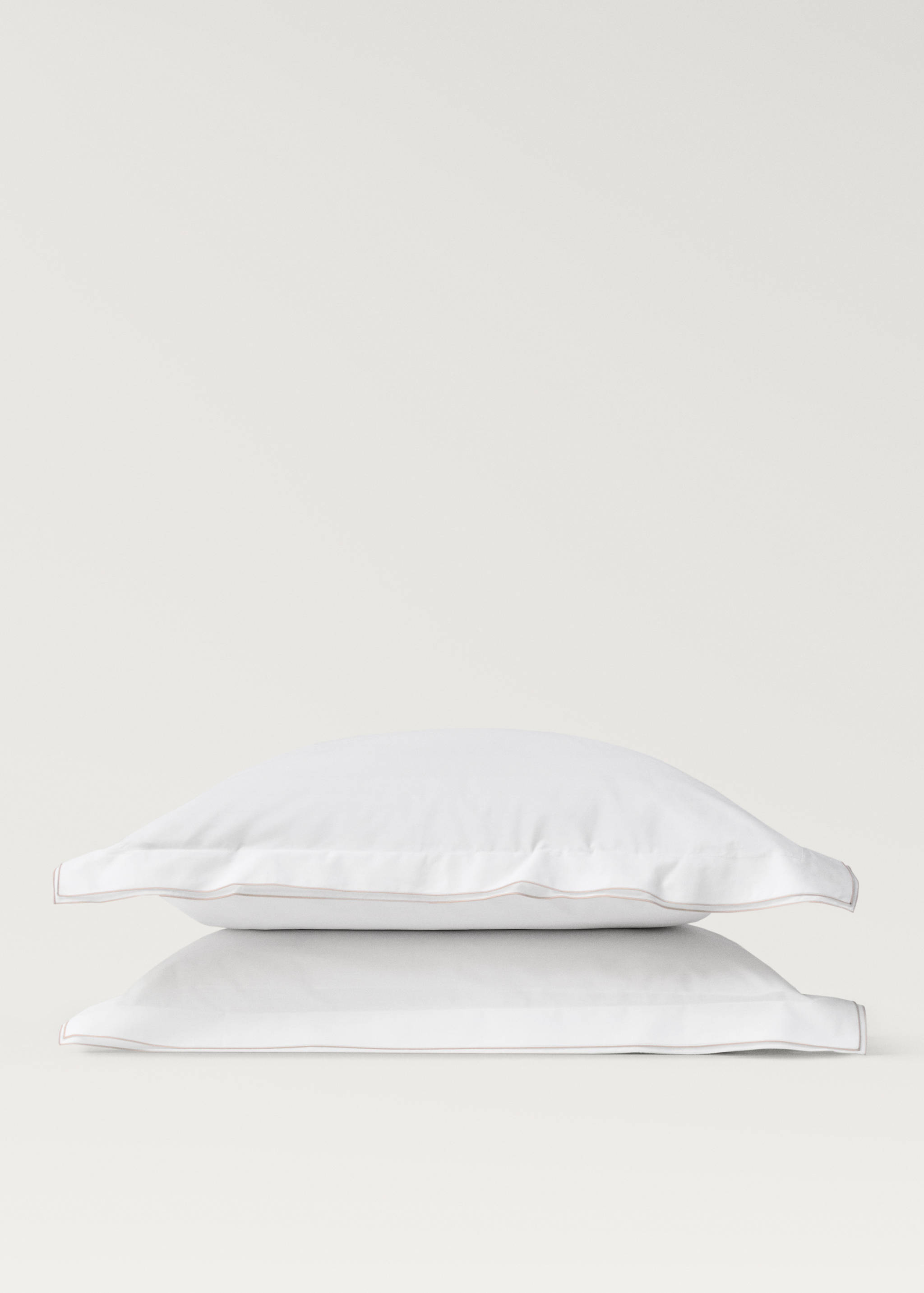 Two cotton percale pillowcases with double overlock 60x60 cm - Details of the article 1