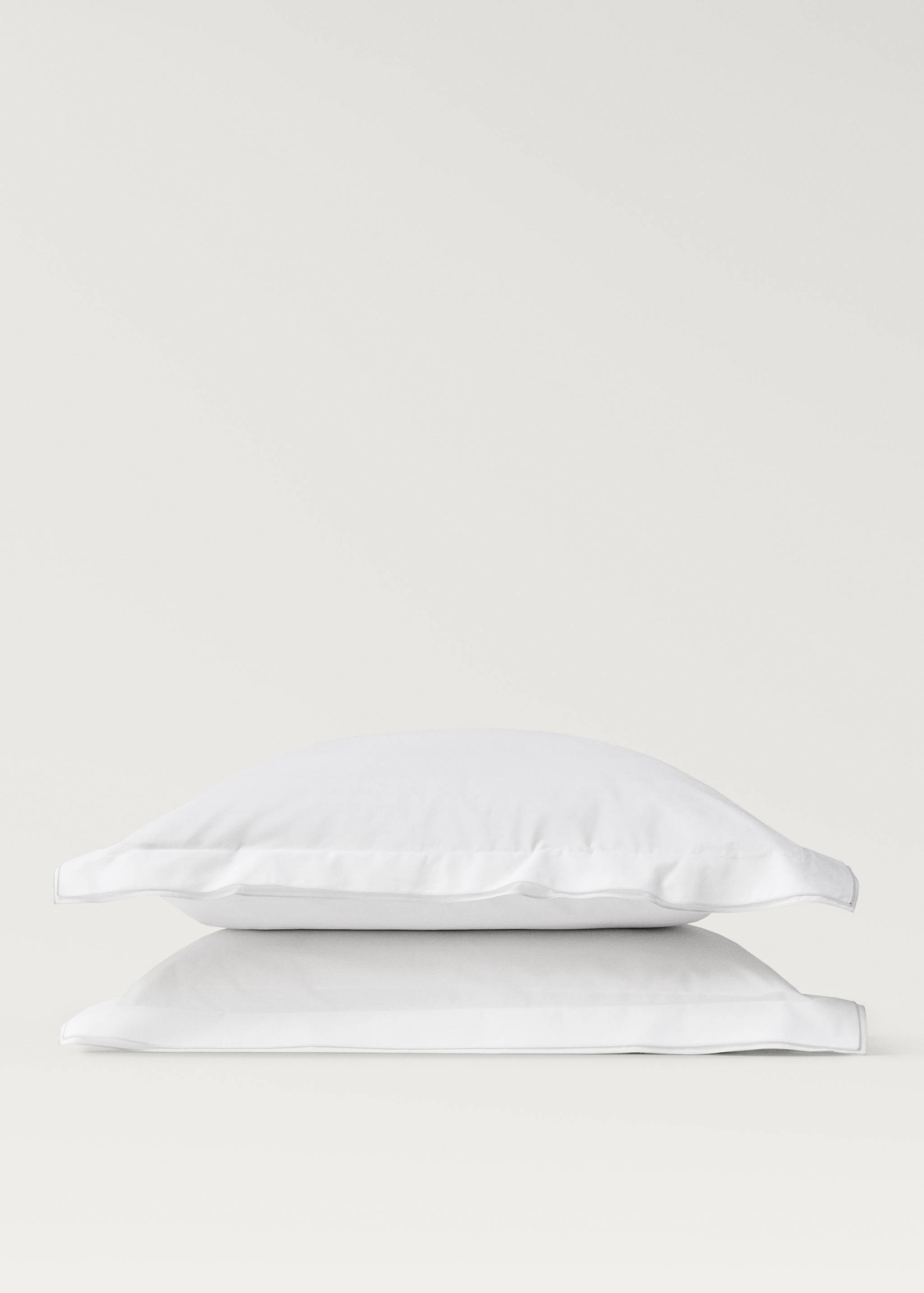 Two cotton percale pillowcases with double overlock 60x60 cm - Details of the article 1